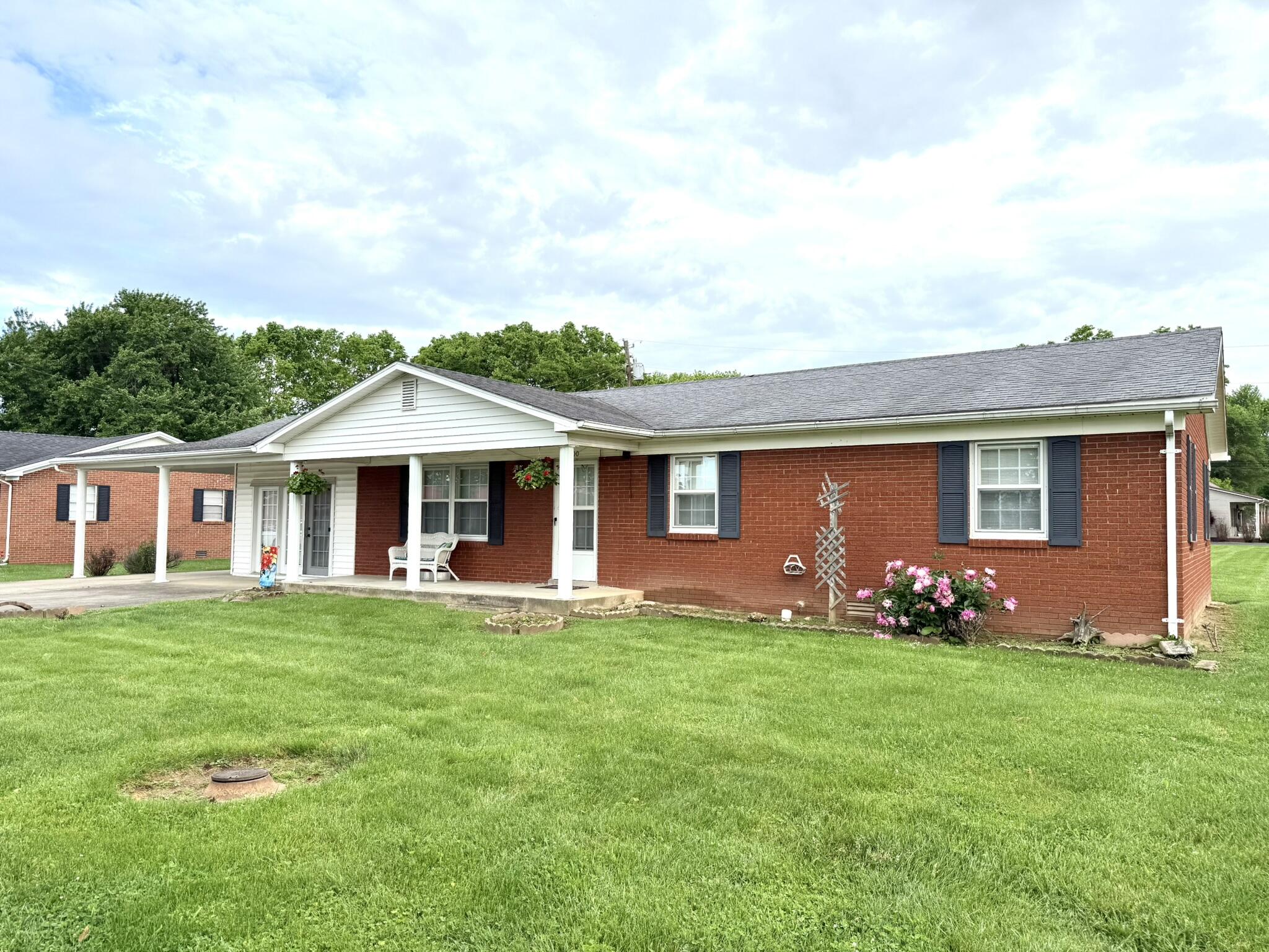 44 Pine Street Property Photo 1