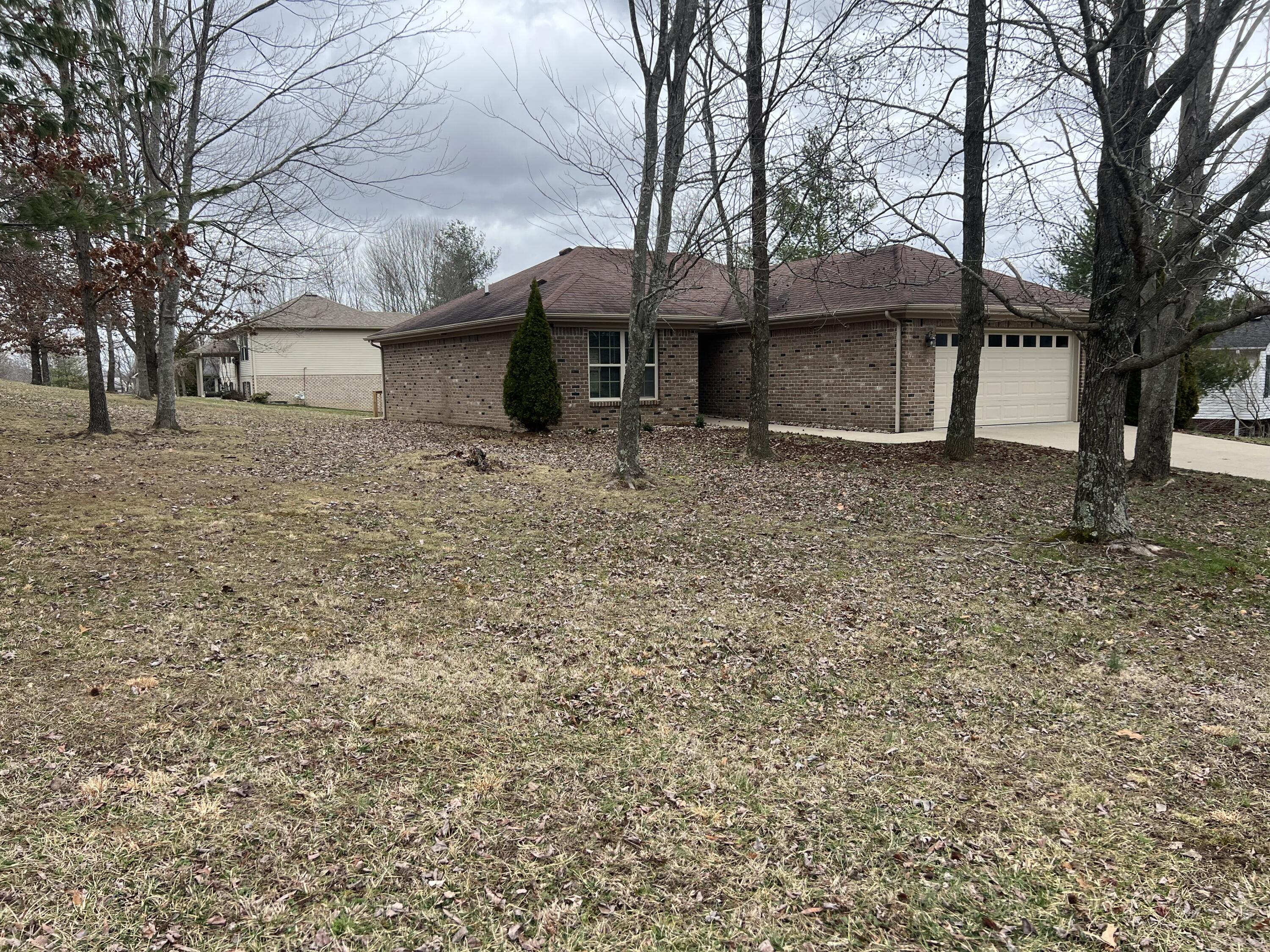 216 Pinecrest Court Property Photo 1
