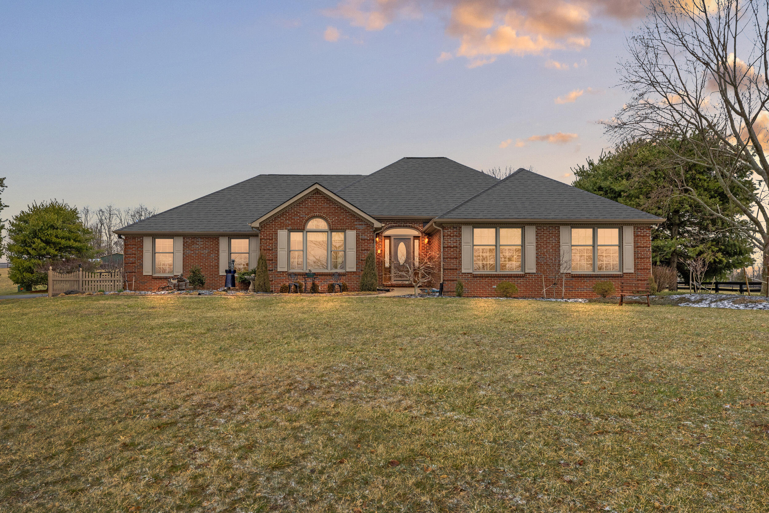 111 Creekwood Way Property Photo 1