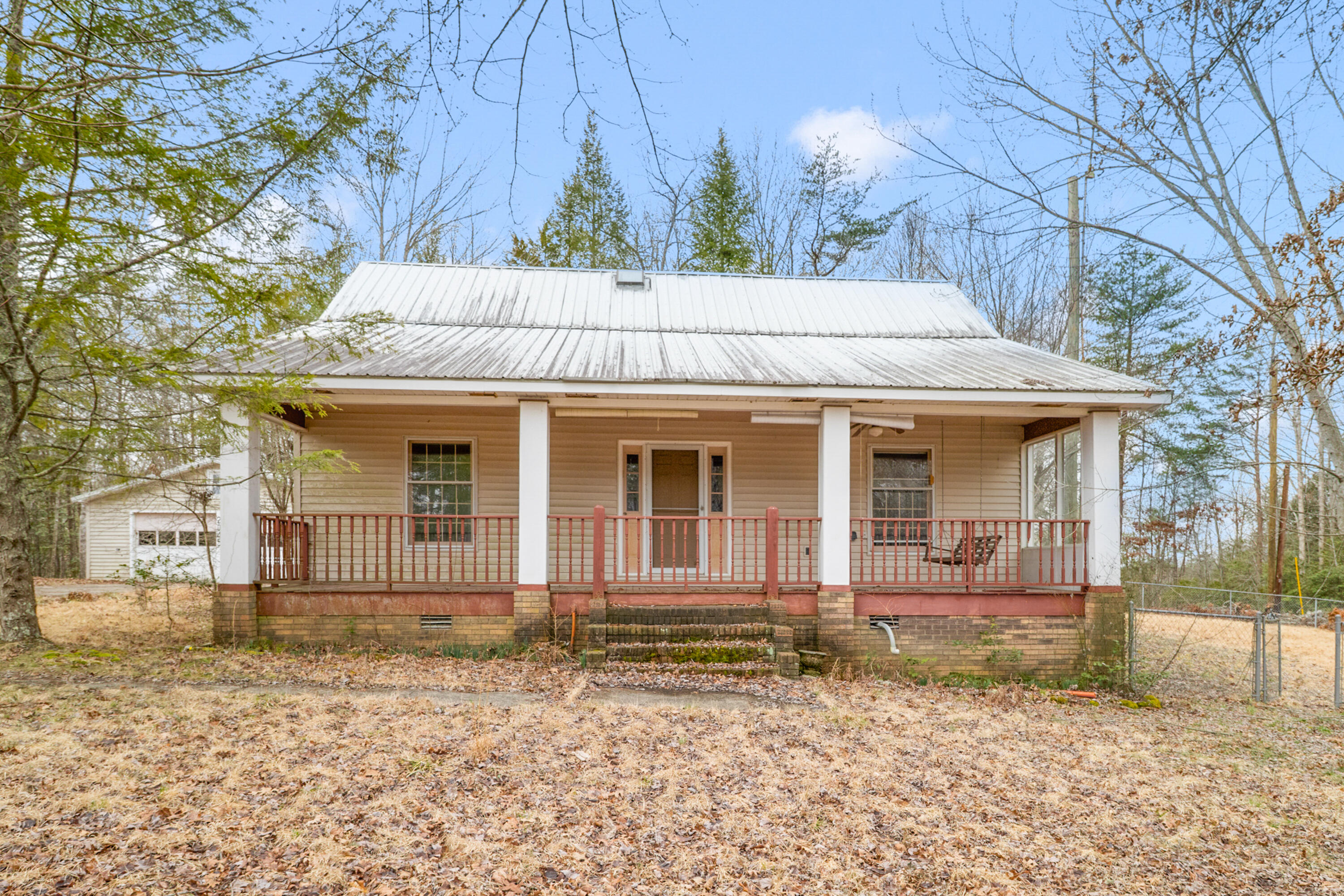 2045 Willie Green Road Property Photo 1