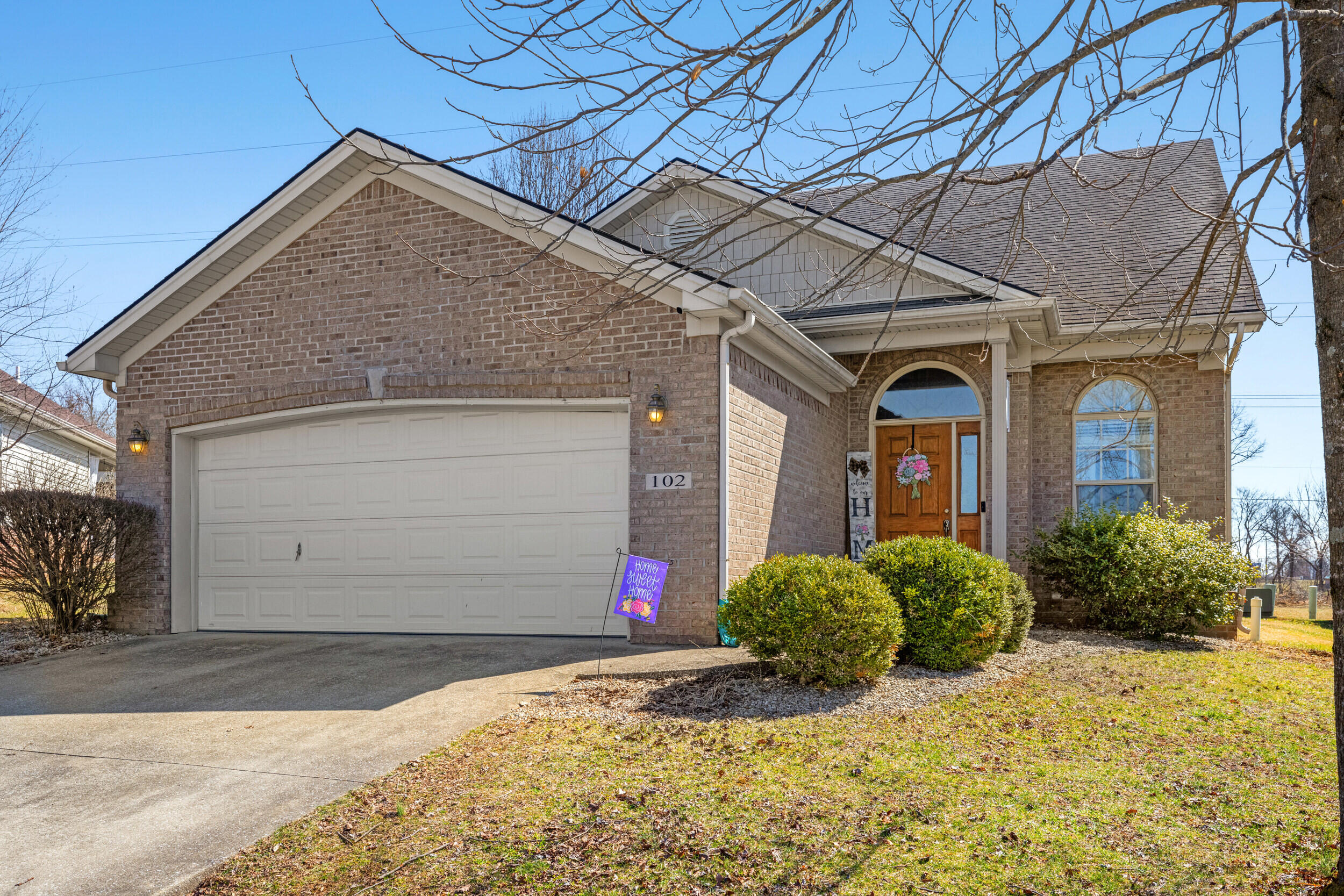 102 Final Turn Circle Property Photo 1