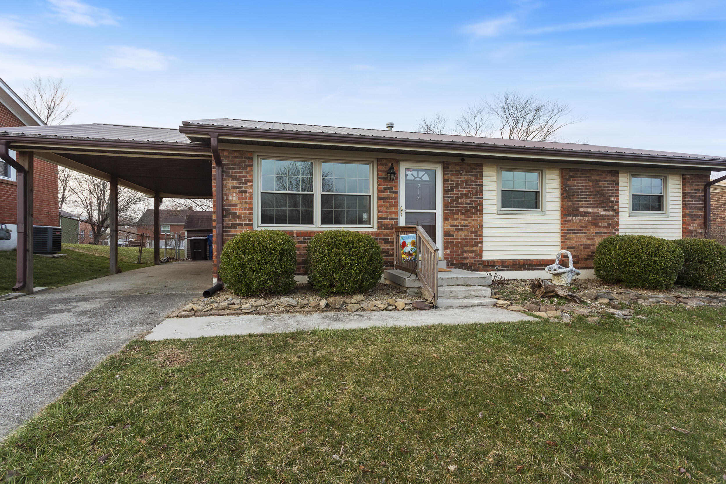 717 Estes Drive Property Photo 1
