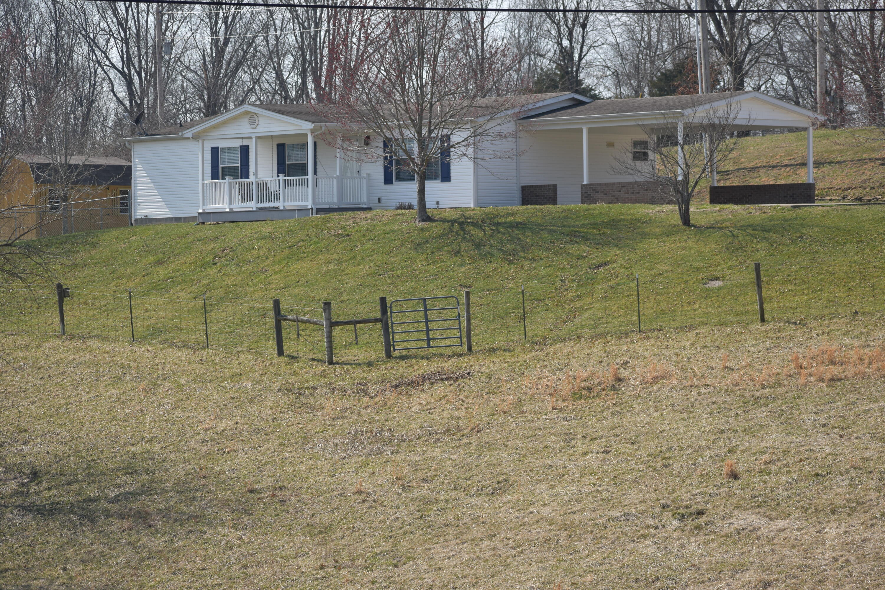 1077 Beaver Lake Road Property Photo 1