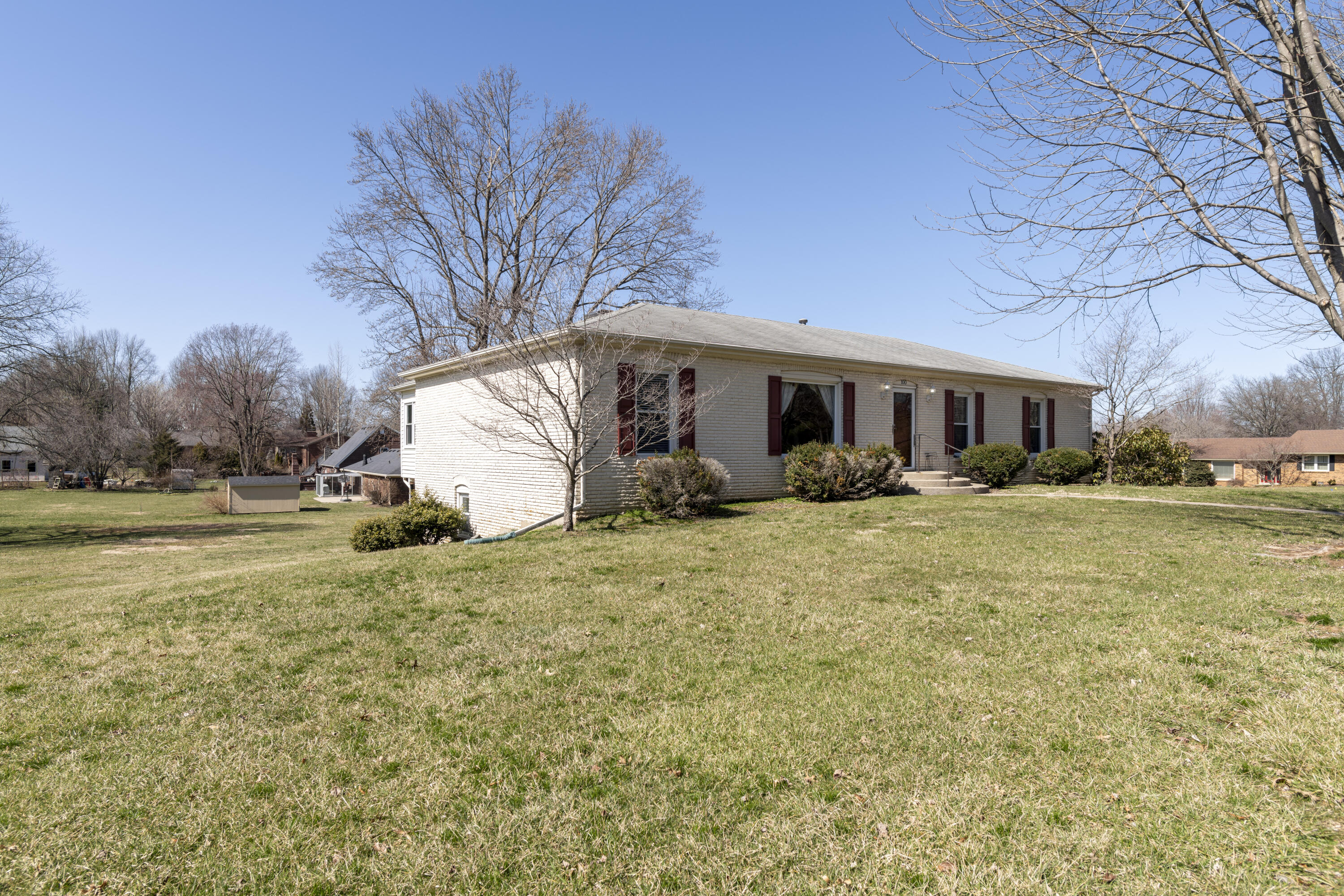 100 Summertree Drive Property Photo 1