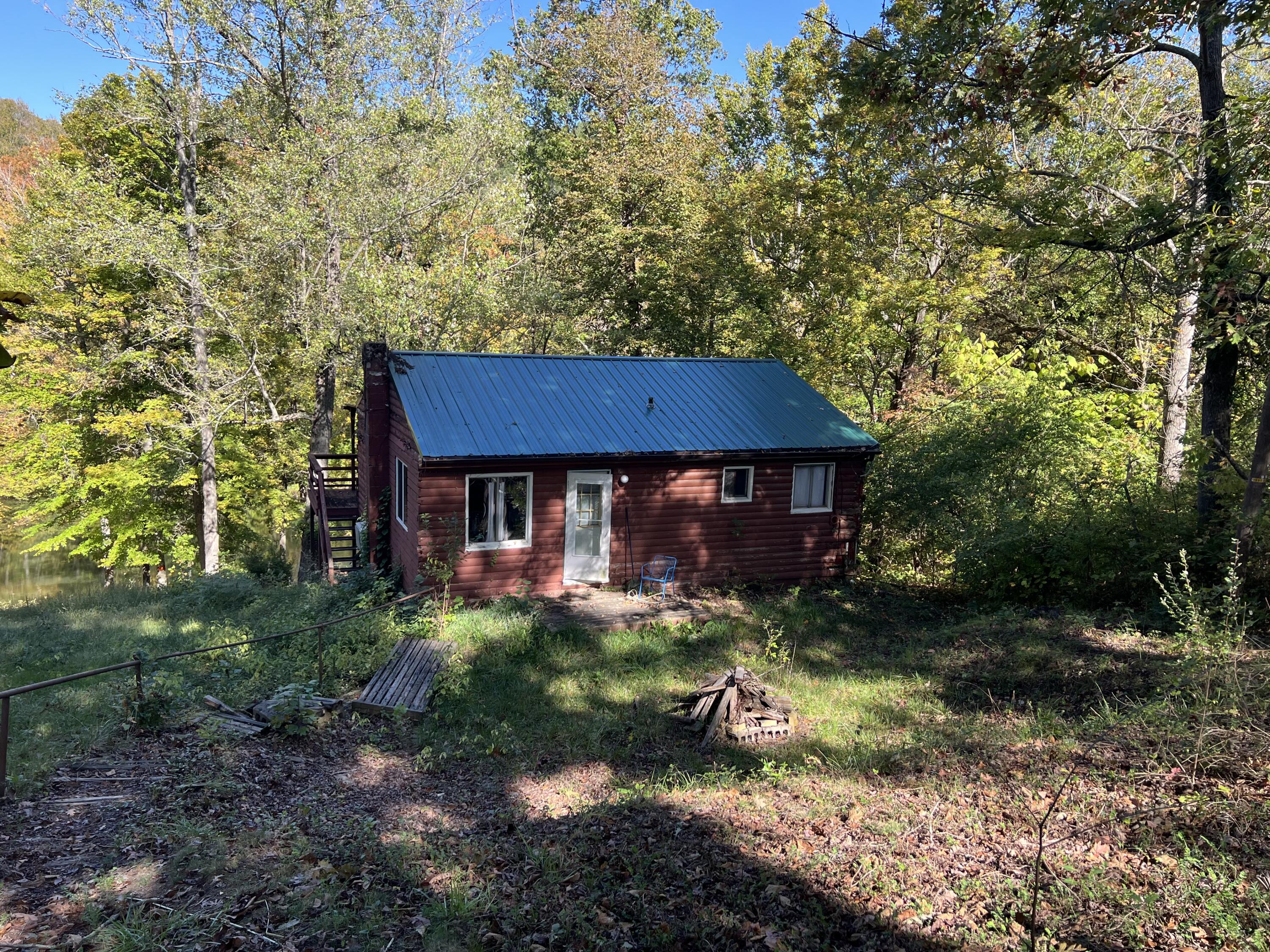 425 Corinth Shore Drive Property Photo 1