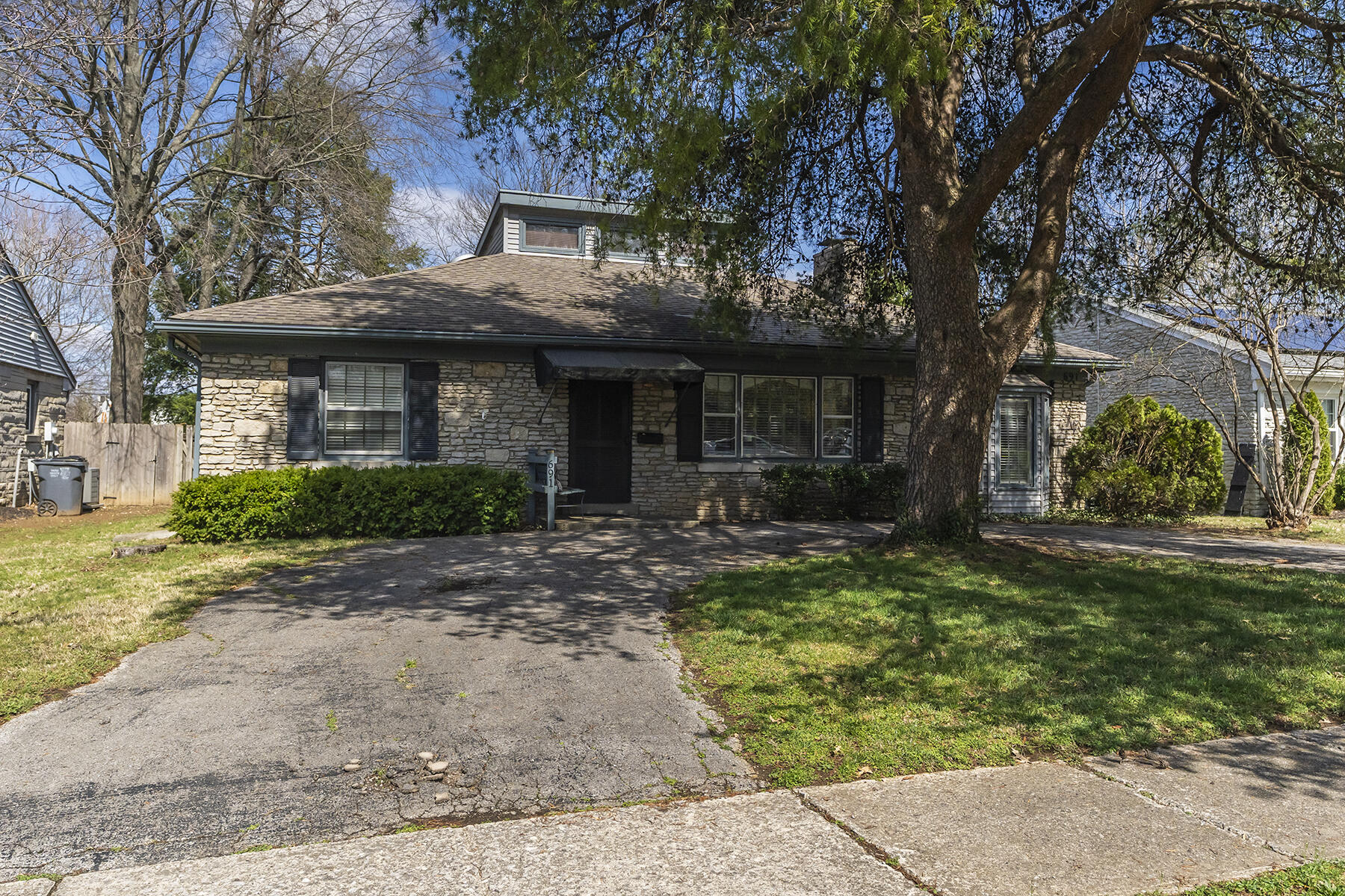 691 Springhurst Drive Property Photo 1