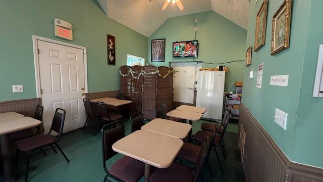 221 N Broadway Property Photo 3