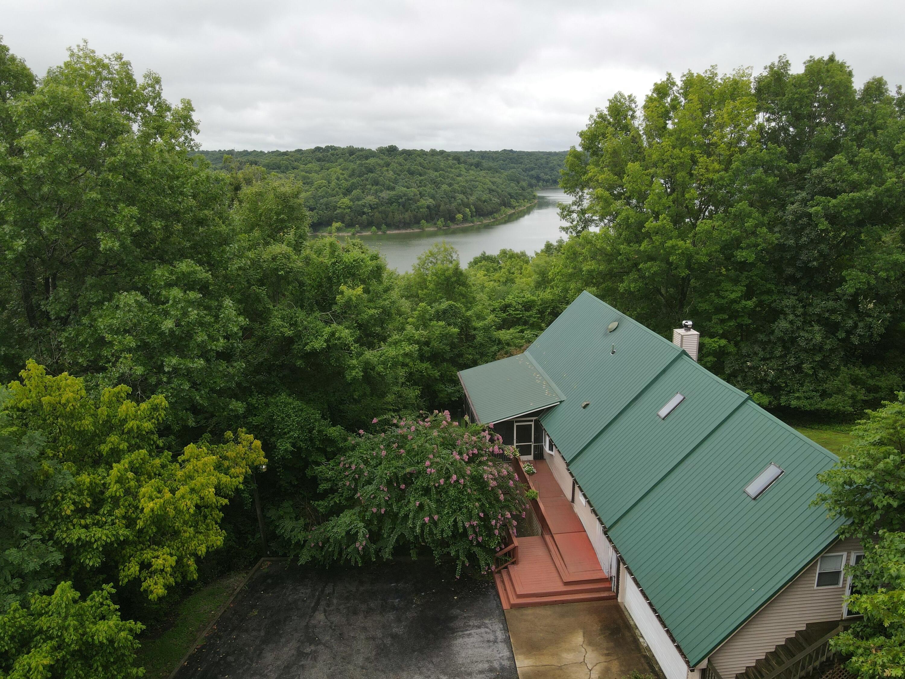 950 Lakeview Drive Property Photo