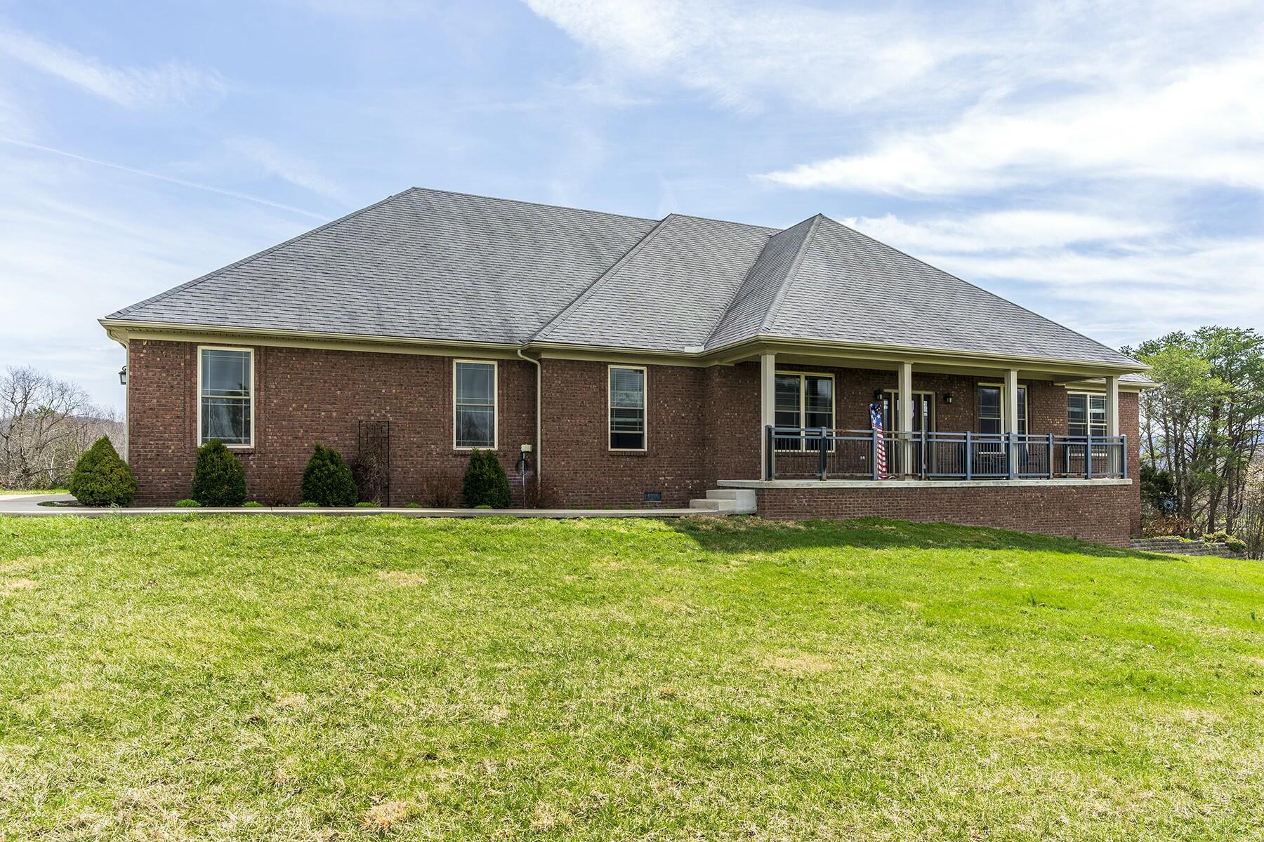 100 Nikkis Circle Property Photo 1