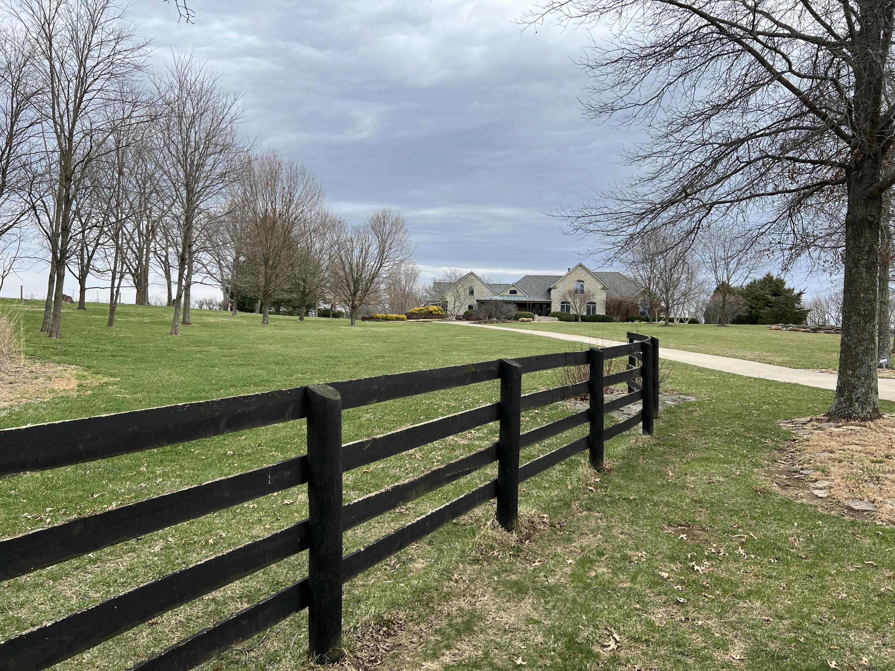 201 Cambridge Lane Property Photo 1