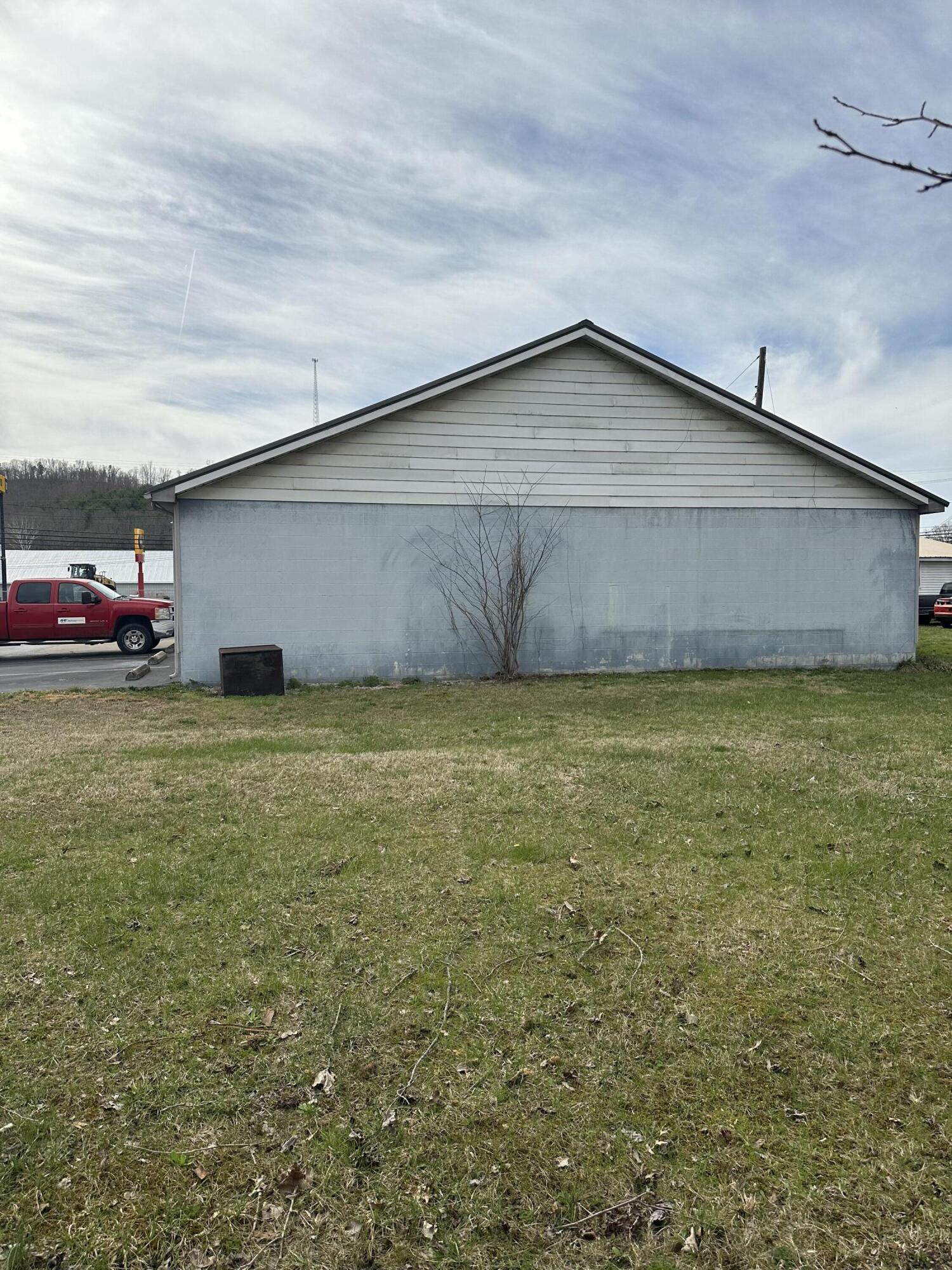 2201 S Main Street Property Photo 6