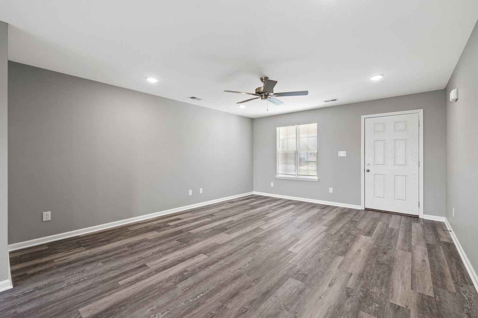 6088 Arbor Wds Way Property Photo 3