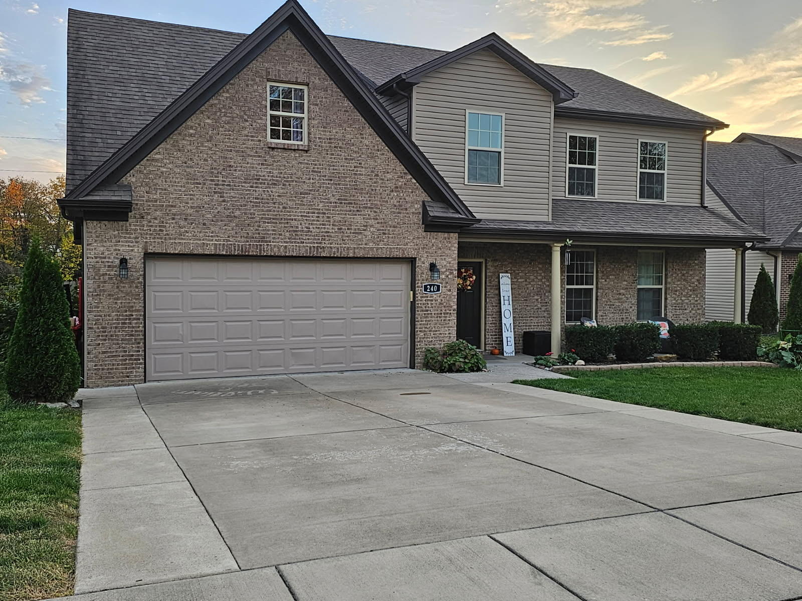 240 Queensway Drive Property Photo 1