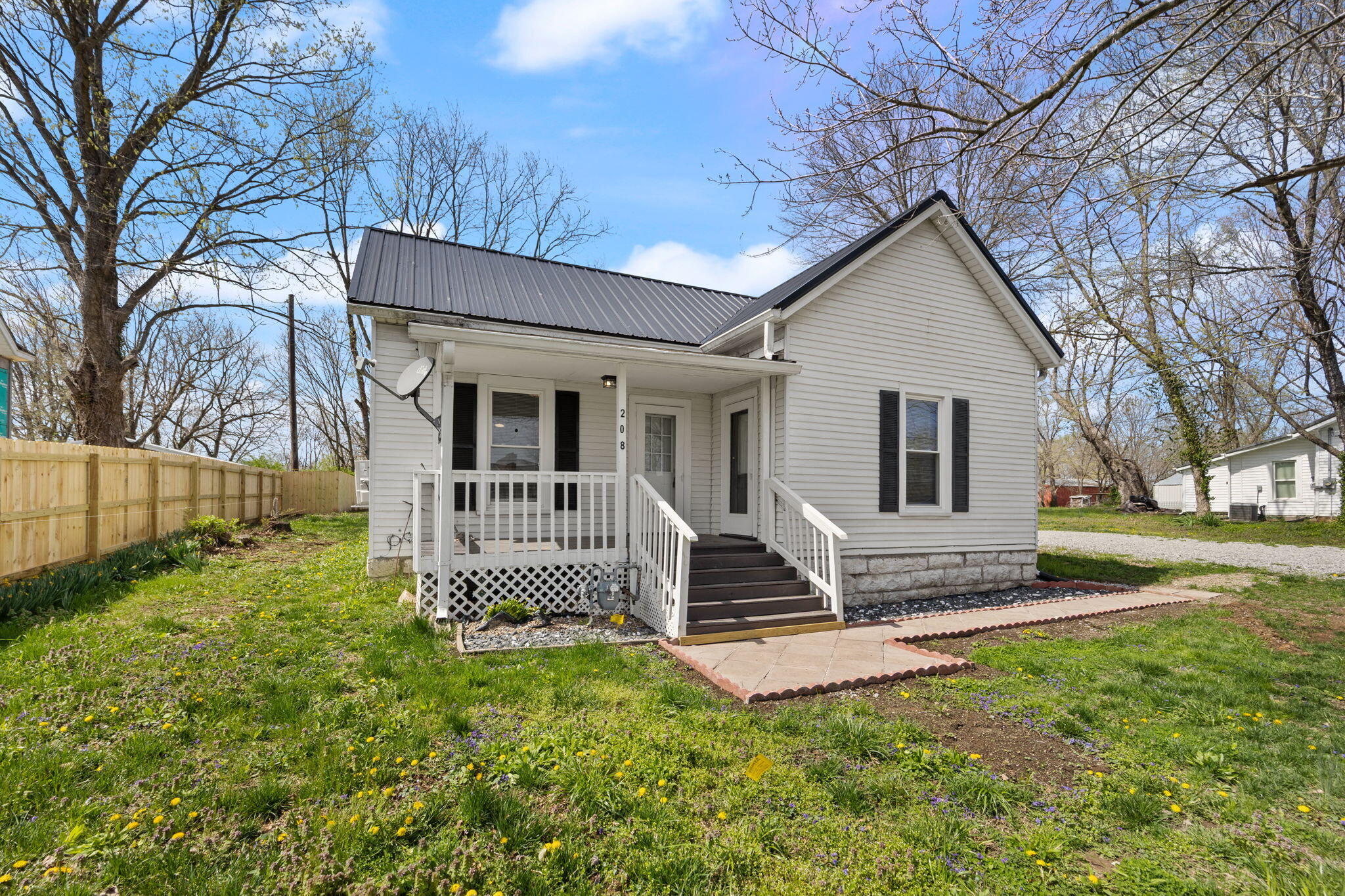 208 North First Street Property Photo