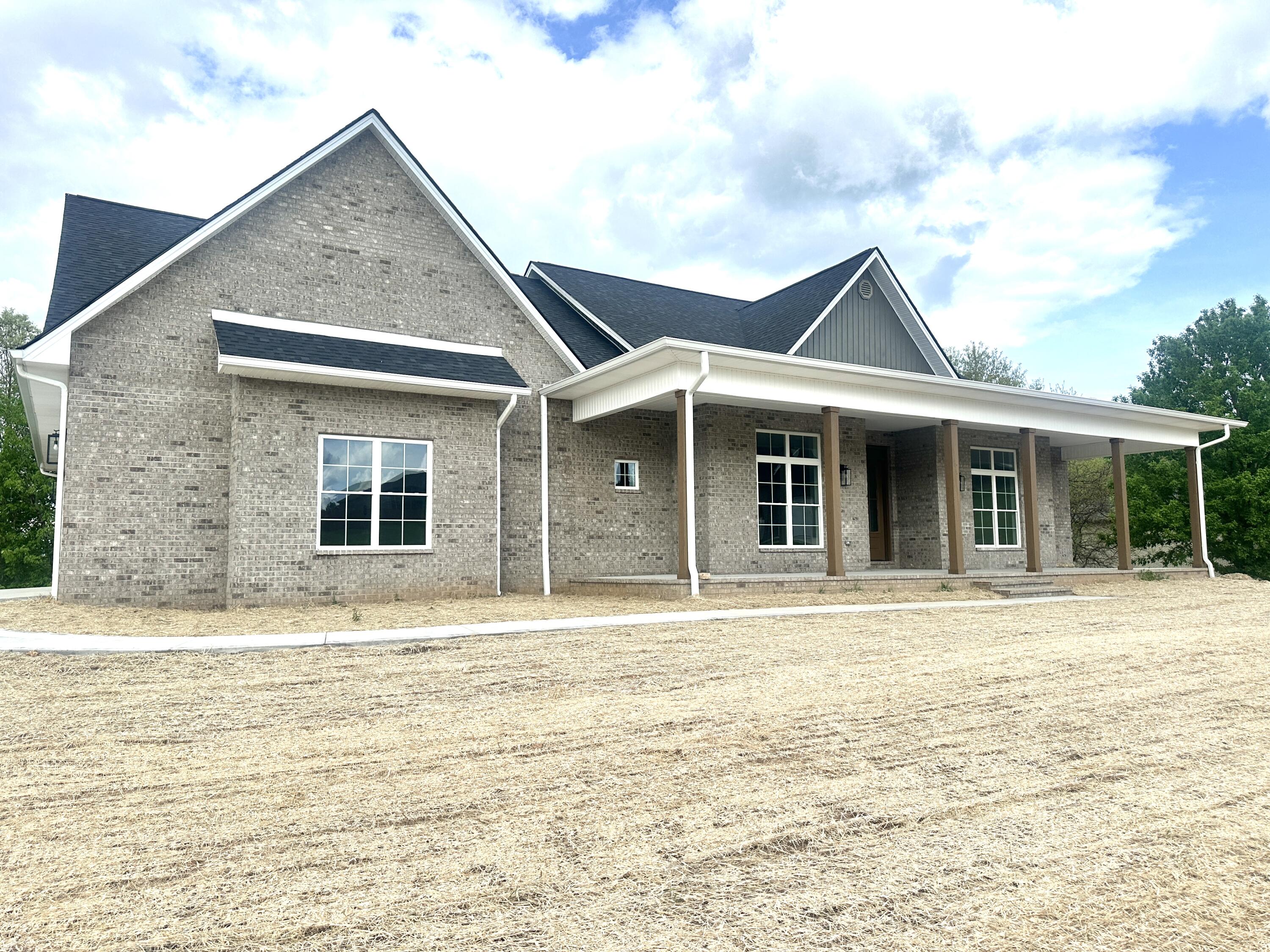 370 Splendor View Drive Property Photo 1