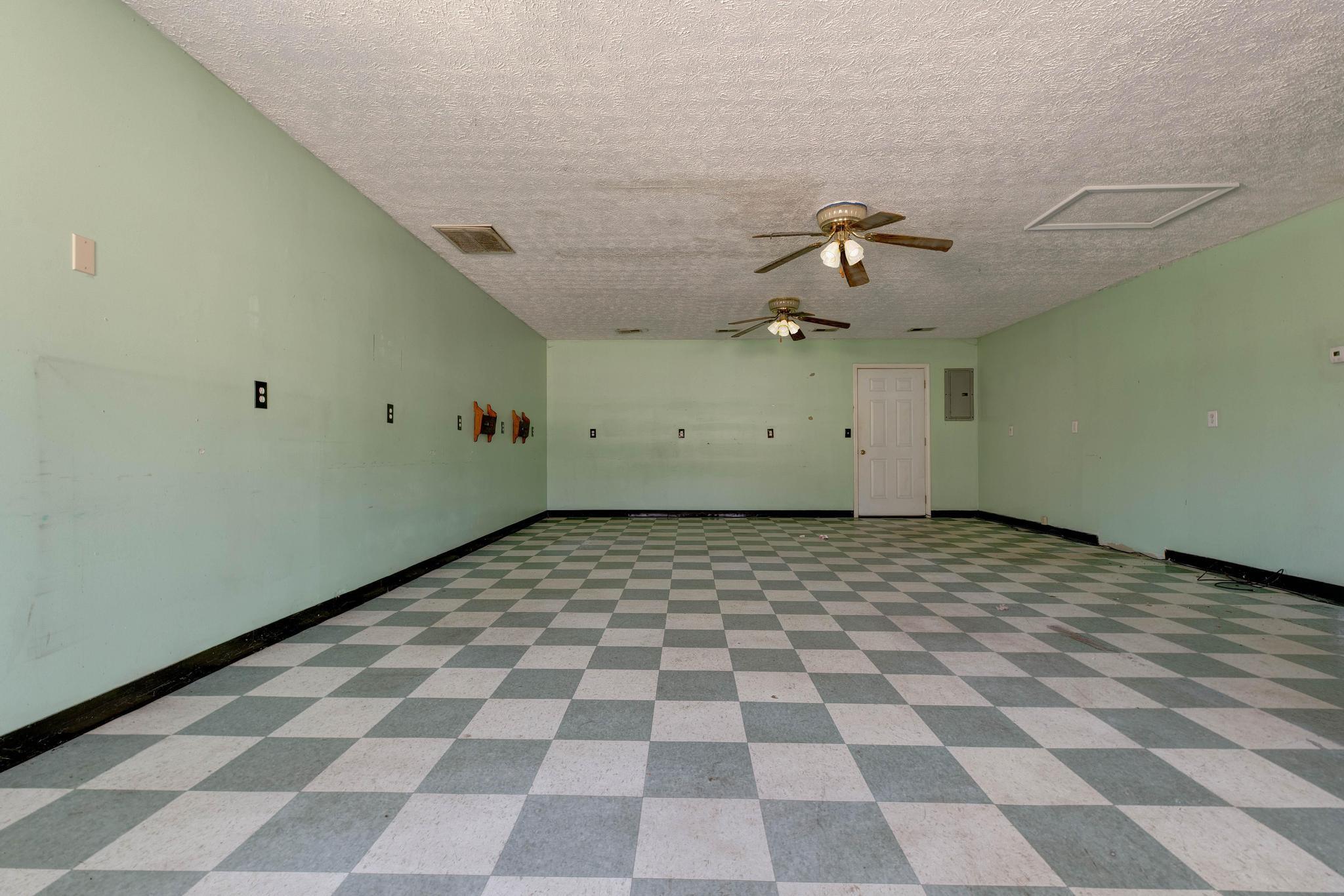 5657 Main Street Property Photo 7