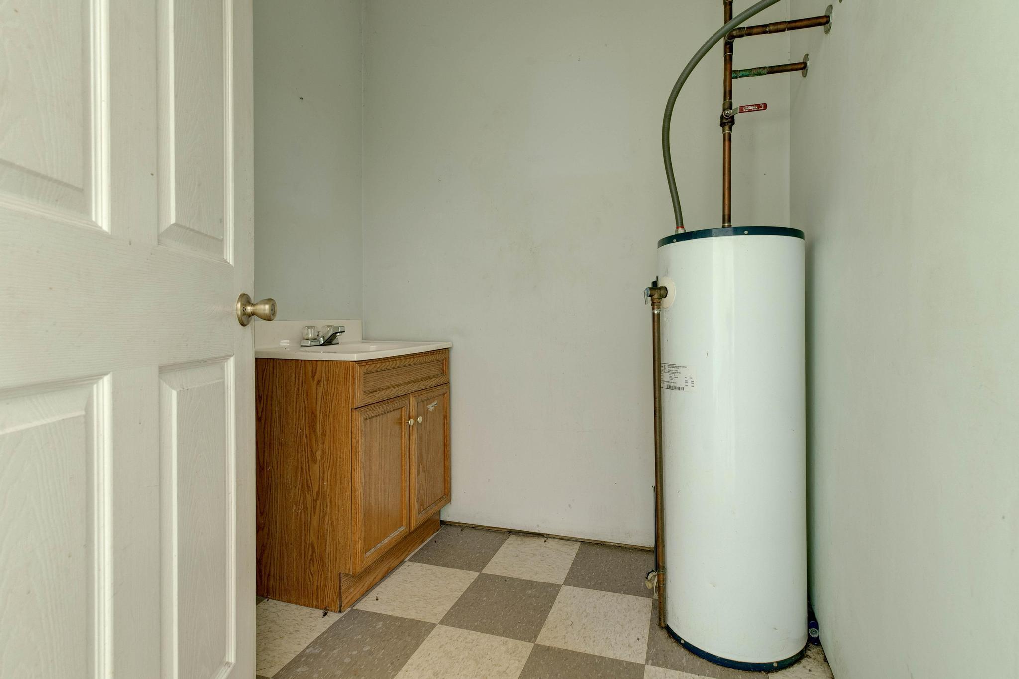 5657 Main Street Property Photo 8
