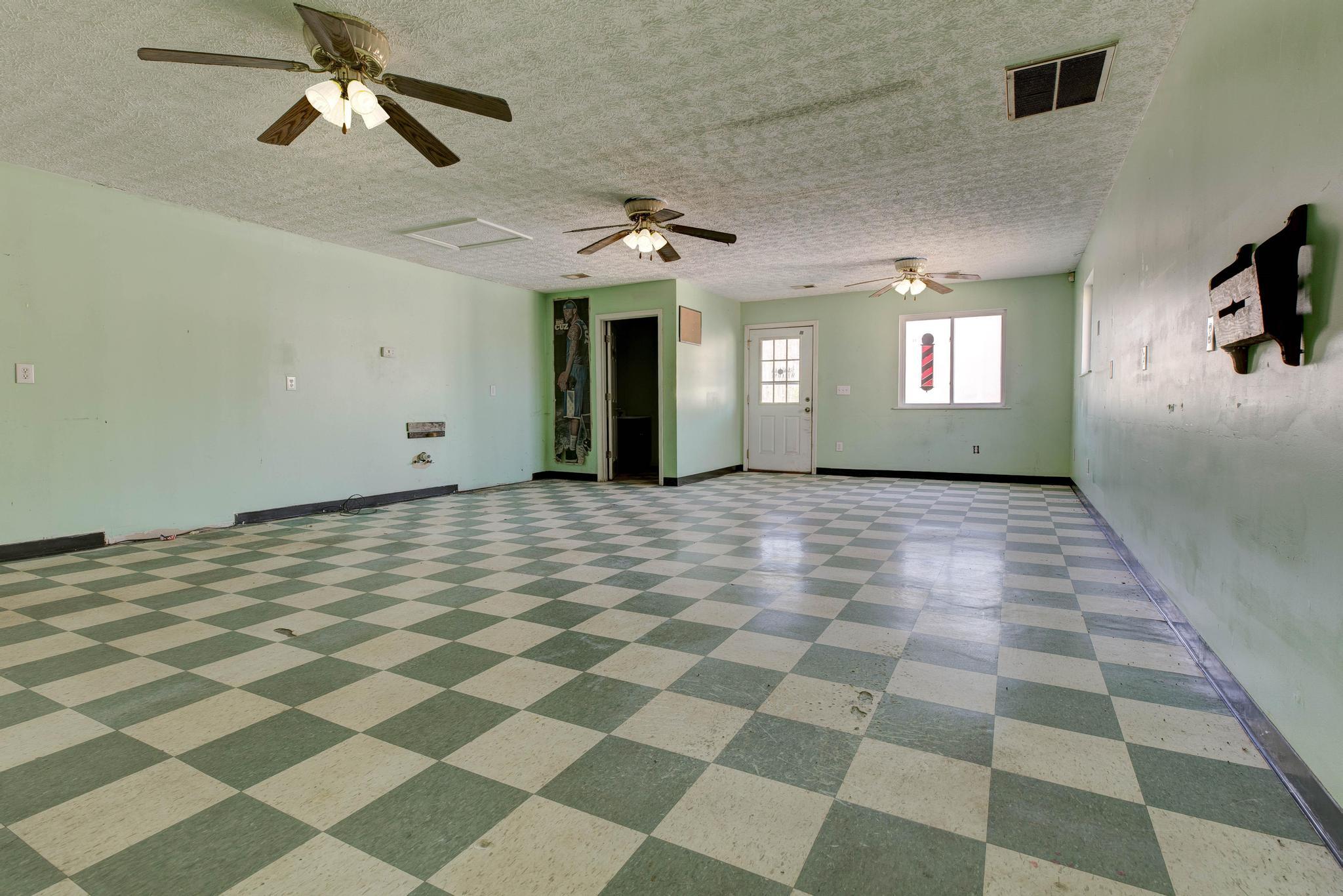 5657 Main Street Property Photo 9