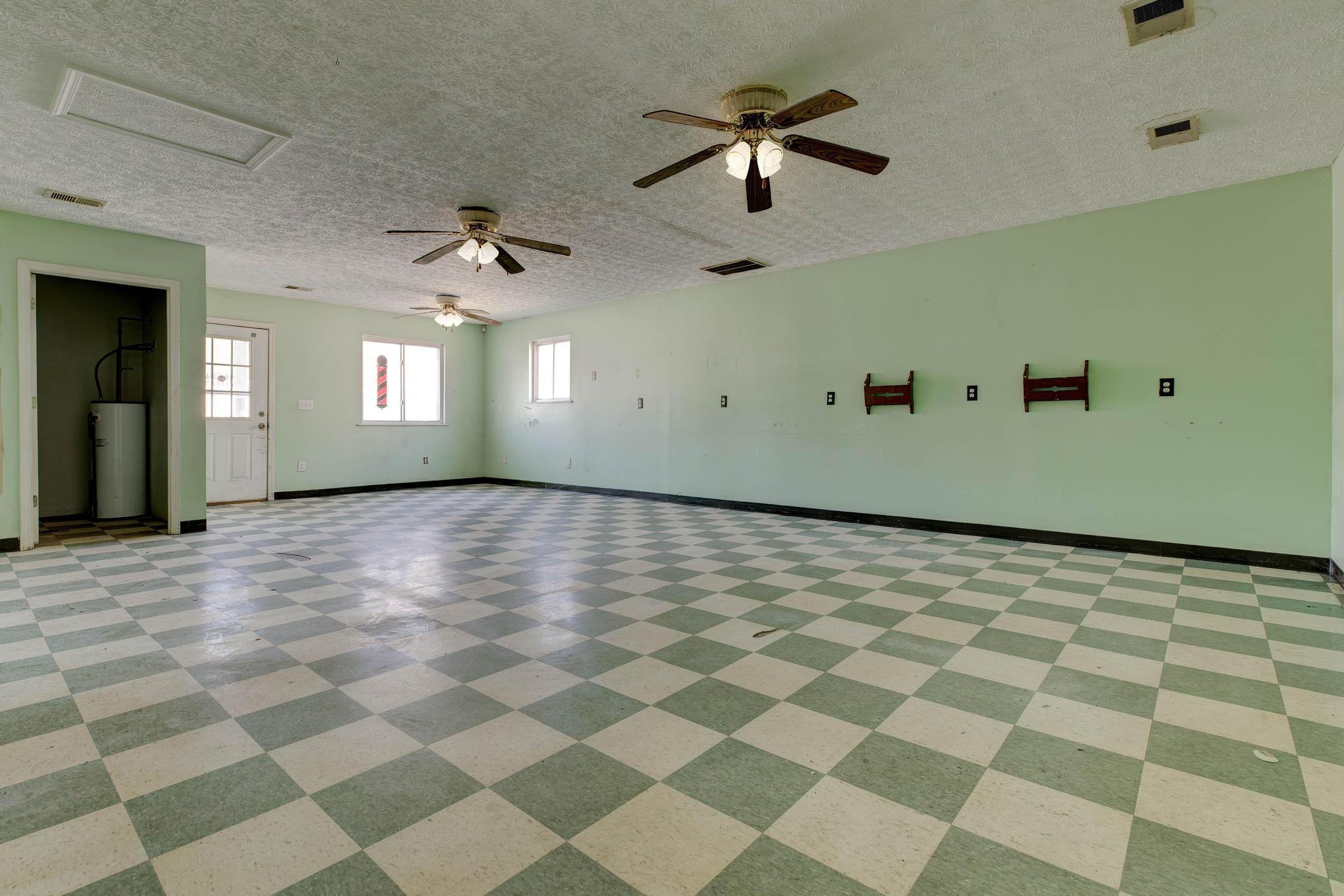 5657 Main Street Property Photo 10
