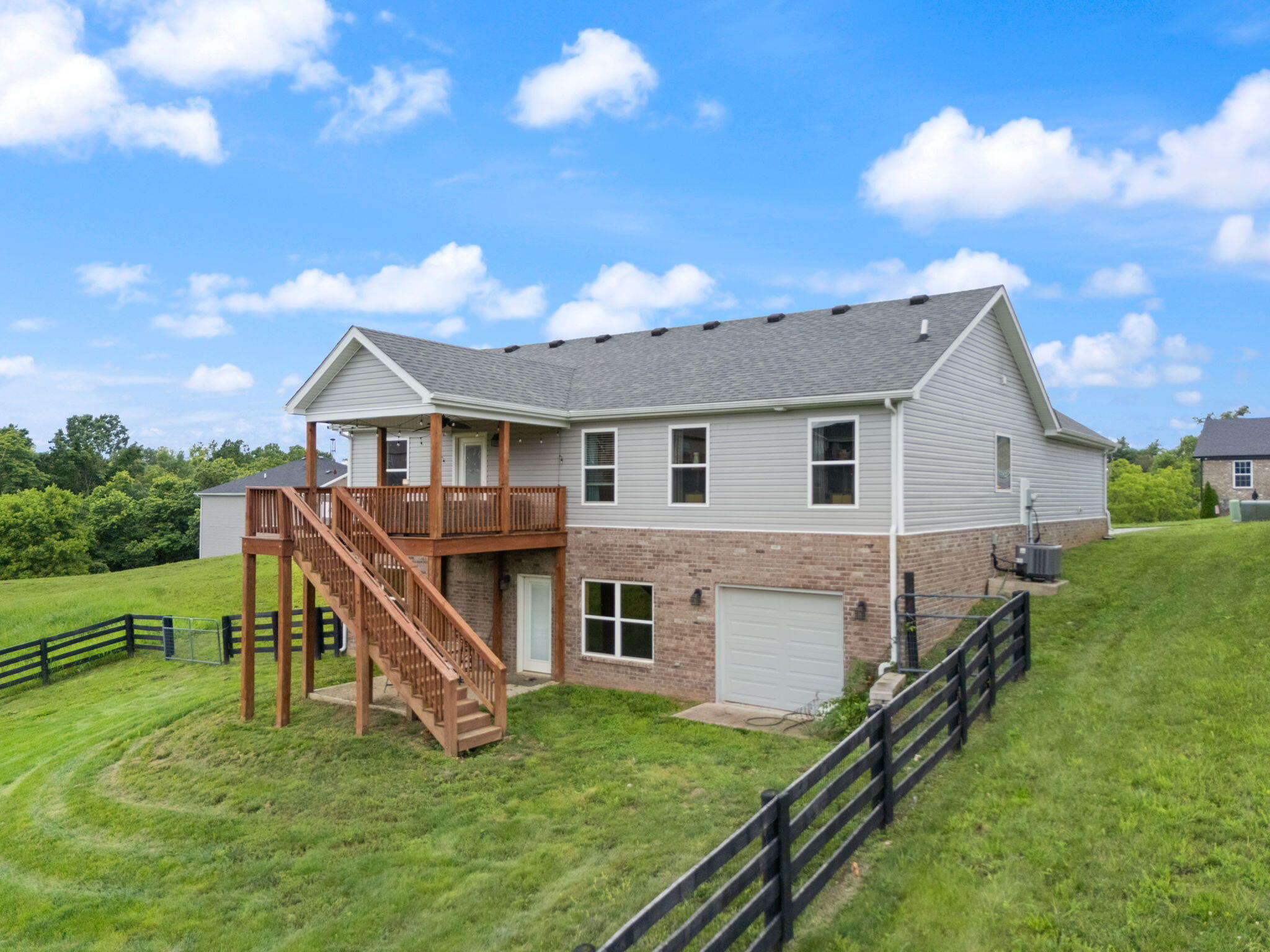 1041 Melbourne Way Property Photo 1