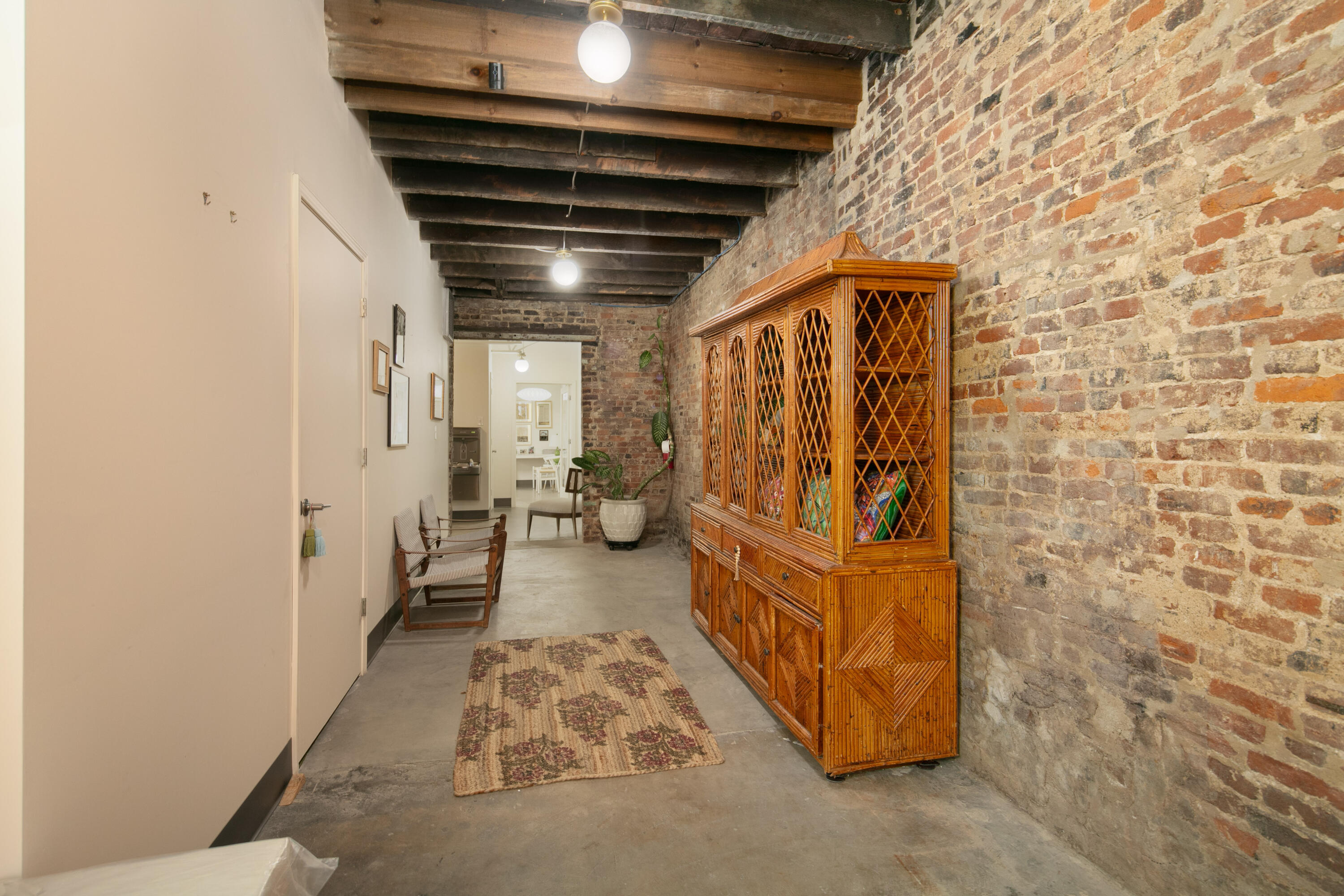 169 North Limestone Property Photo 16