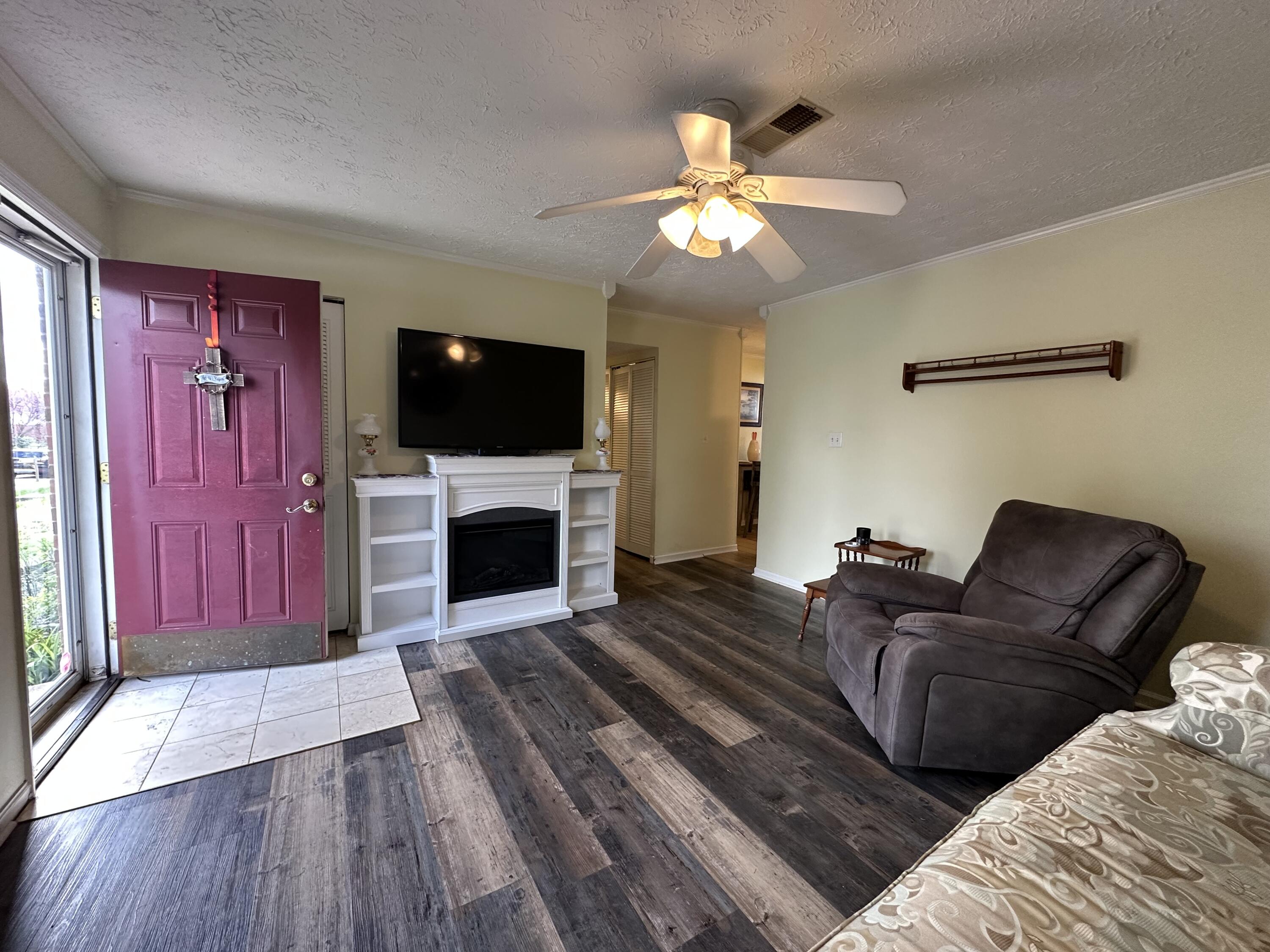 3942 Northampton Drive Property Photo 4