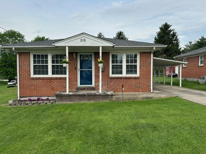 216 South Gatewood Avenue Property Photo 1