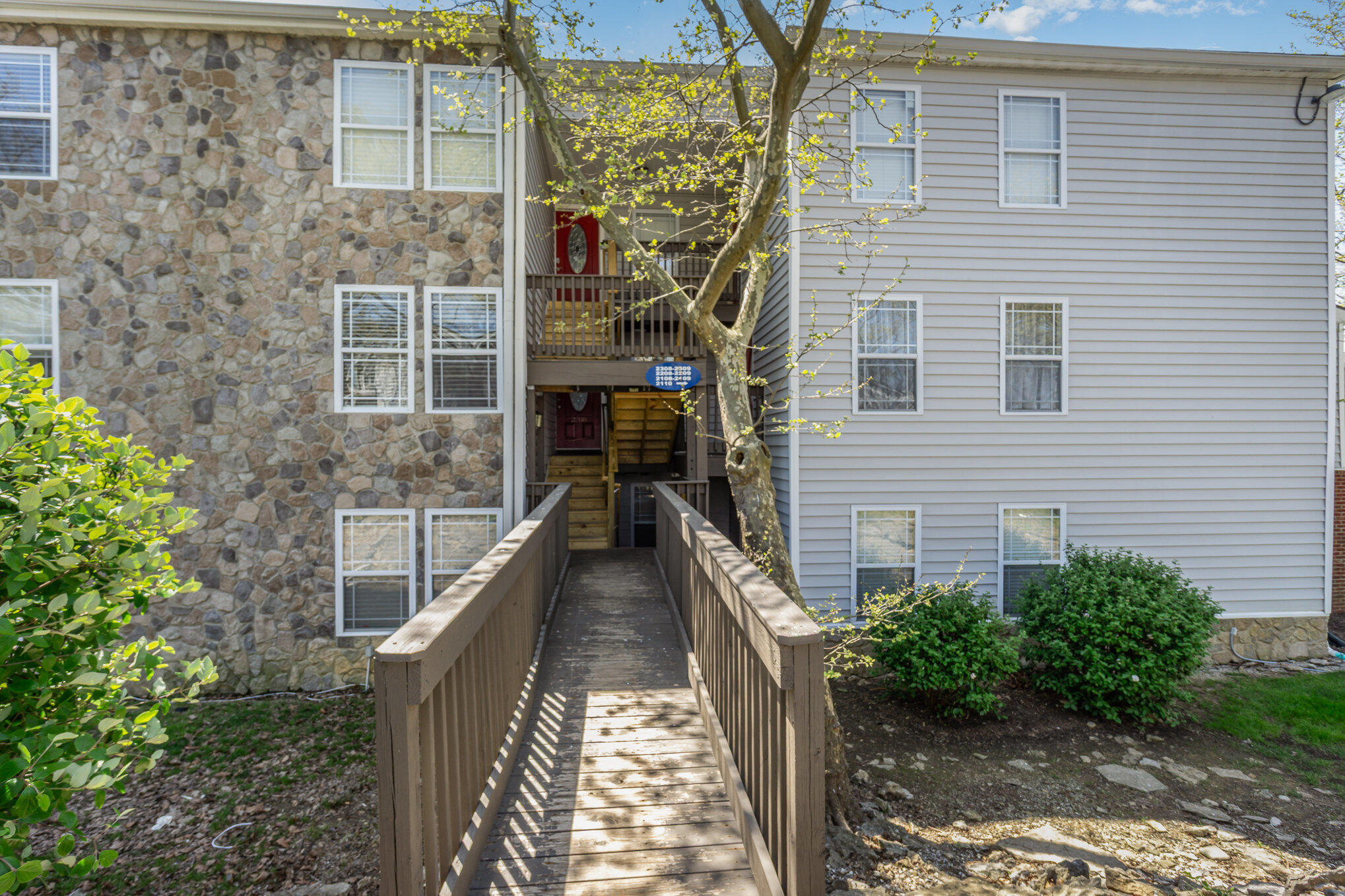 2414 Lake Park Rd Property Photo