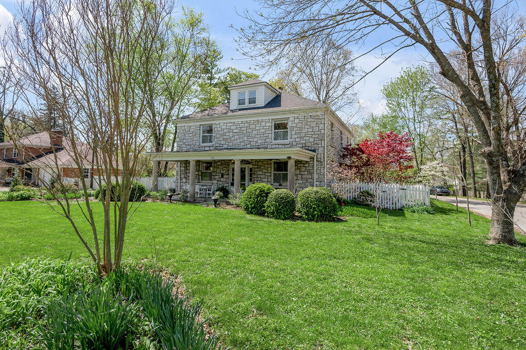 212 Elm Street Property Photo 1