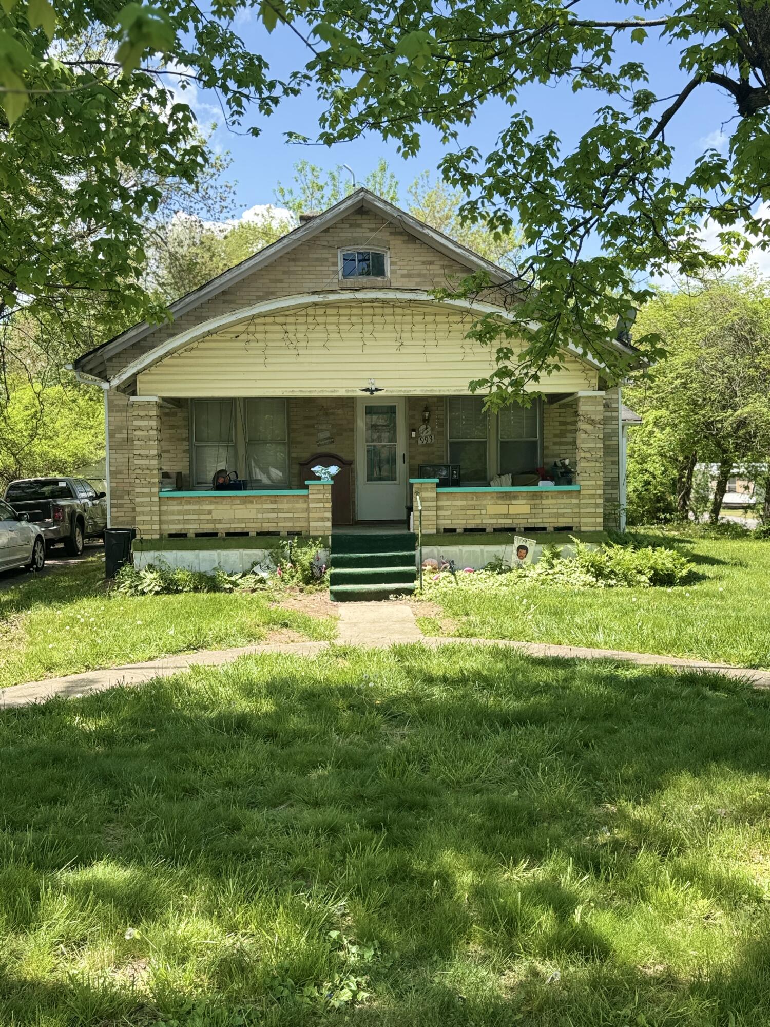 993 Lakeway Drive Property Photo 1