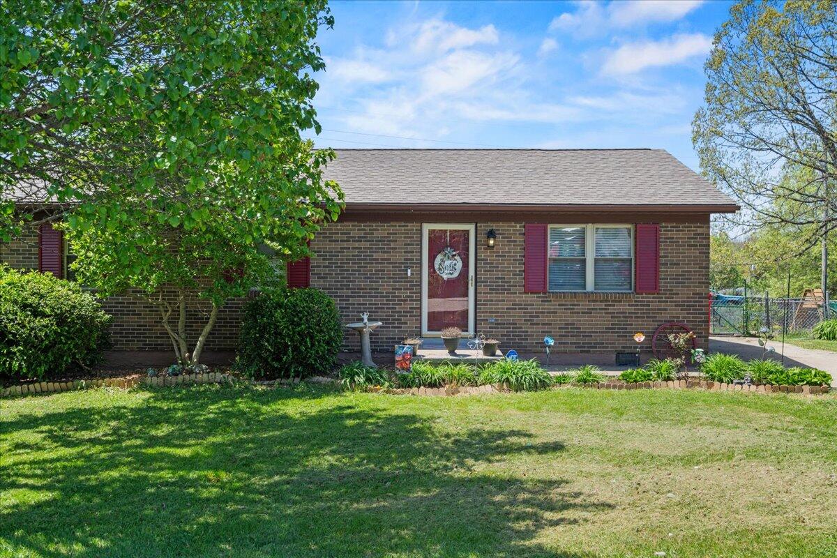 120 Springside Court Property Photo 1