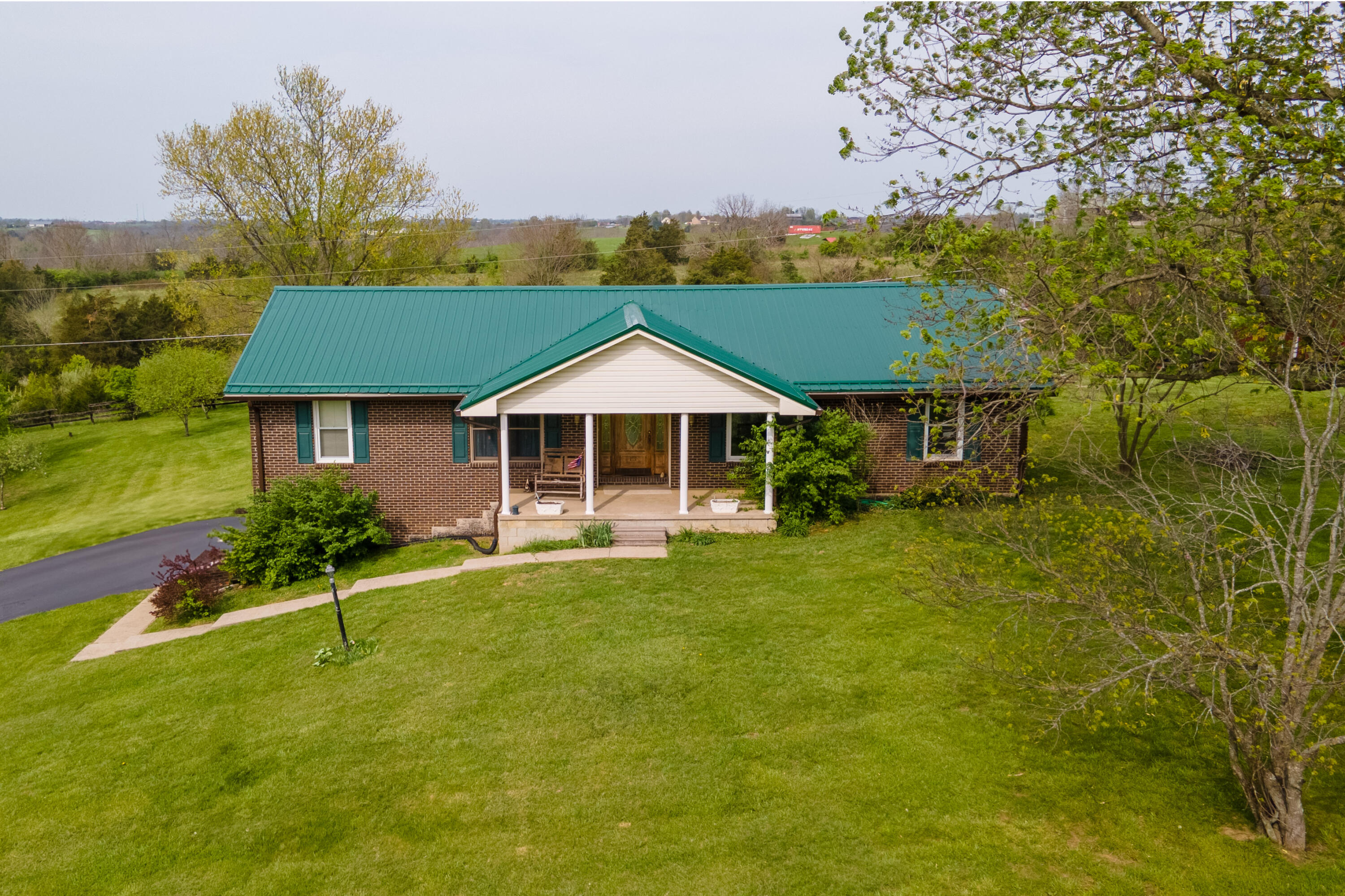 138 Hackett Pike Property Photo 1