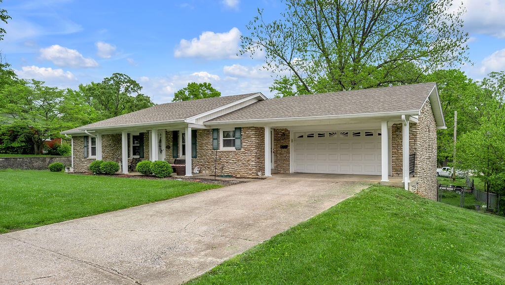525 Hiawatha Trail Property Photo