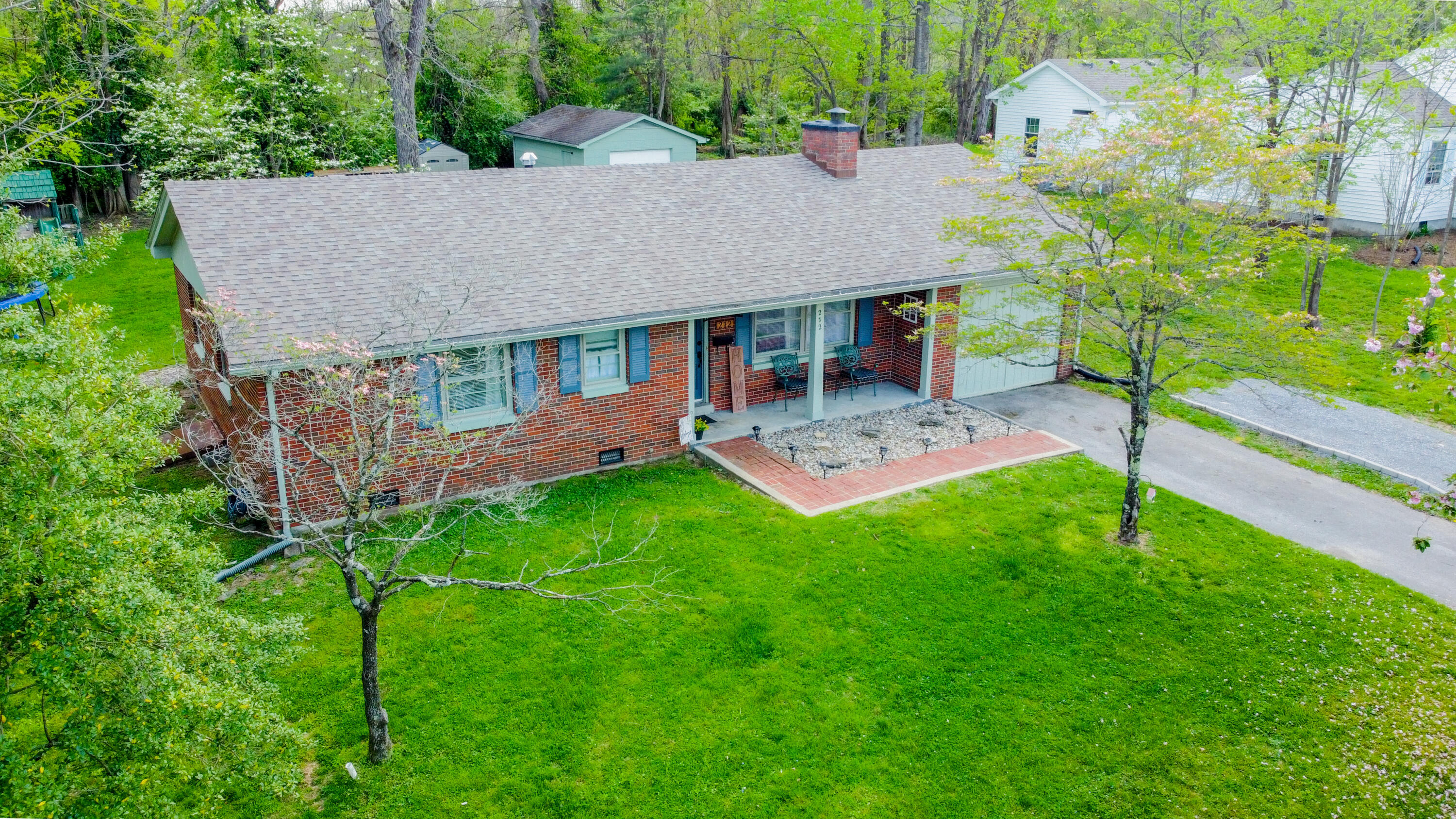 212 Williamsburg Court Property Photo