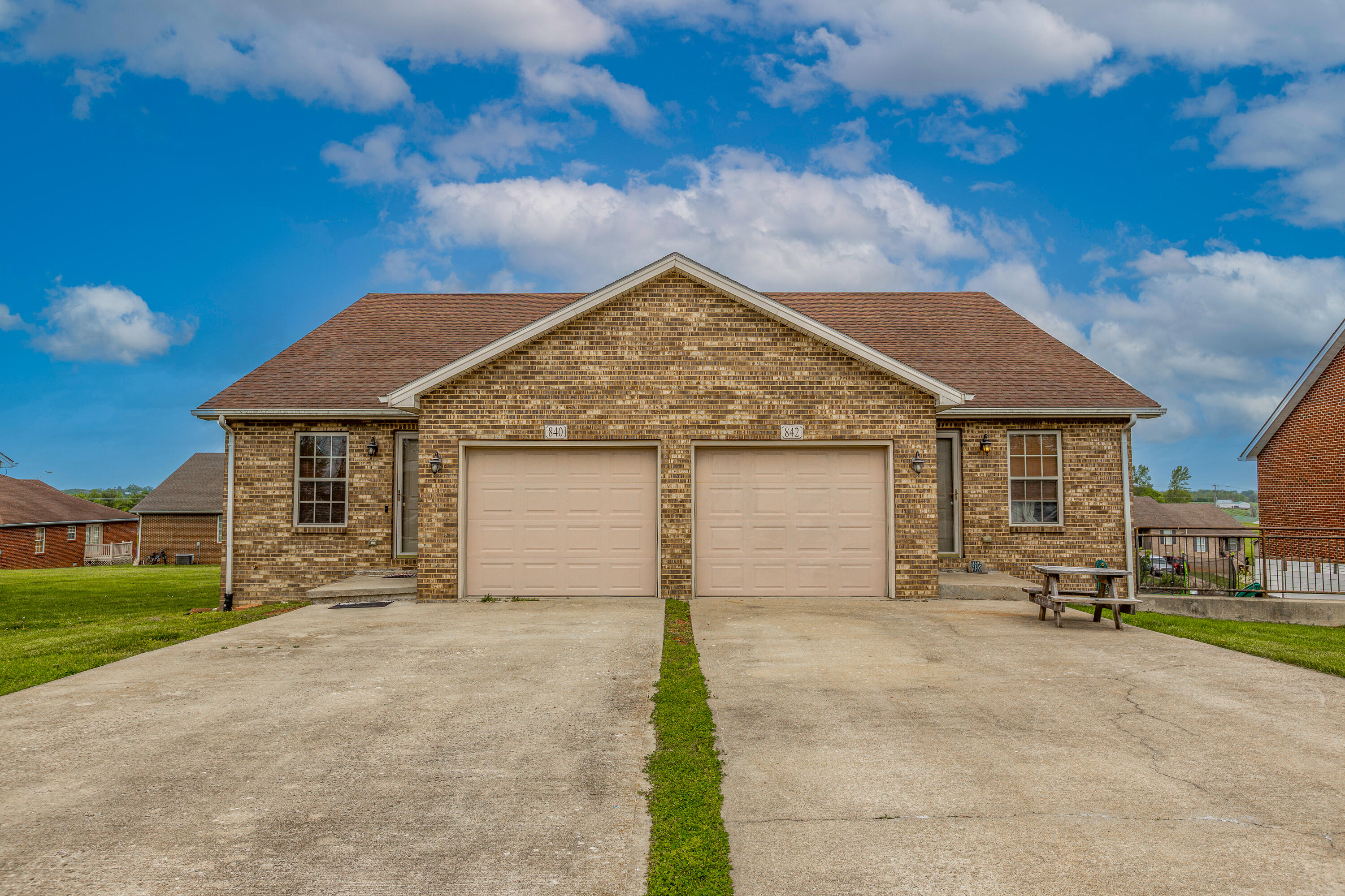 840 & 842 Cobbler Lane East Property Photo 1