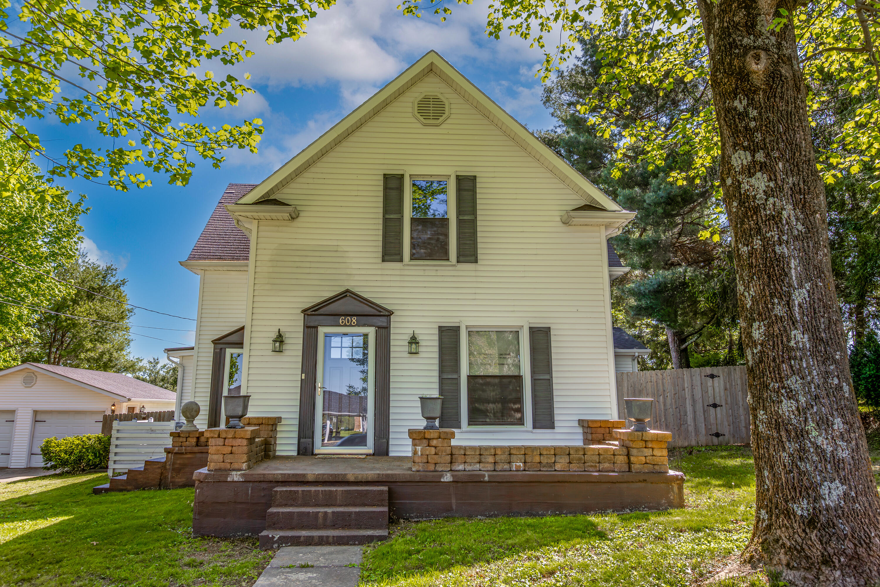 608 South Buell Street Property Photo