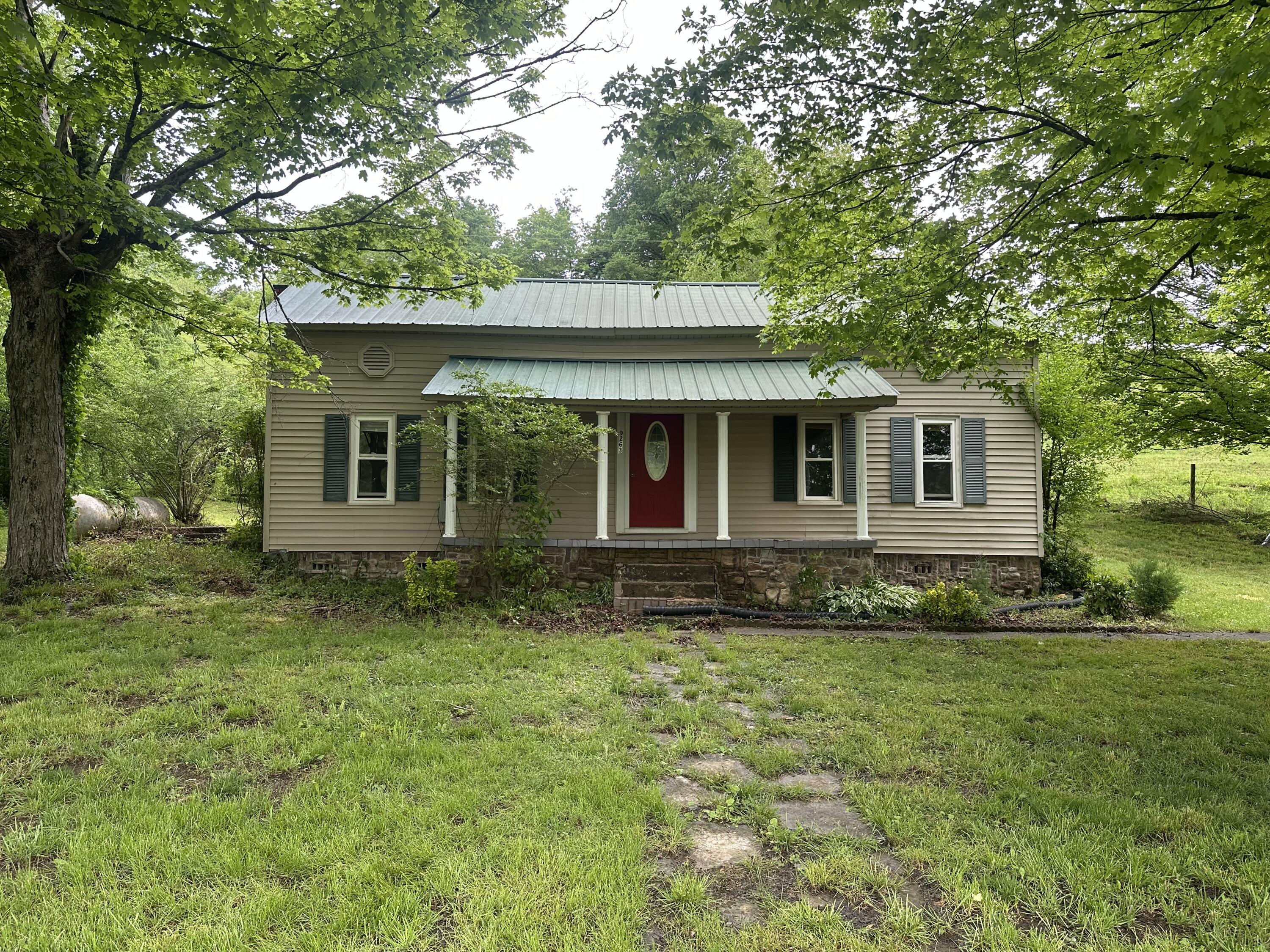 9263 Center Point Road Property Photo 1