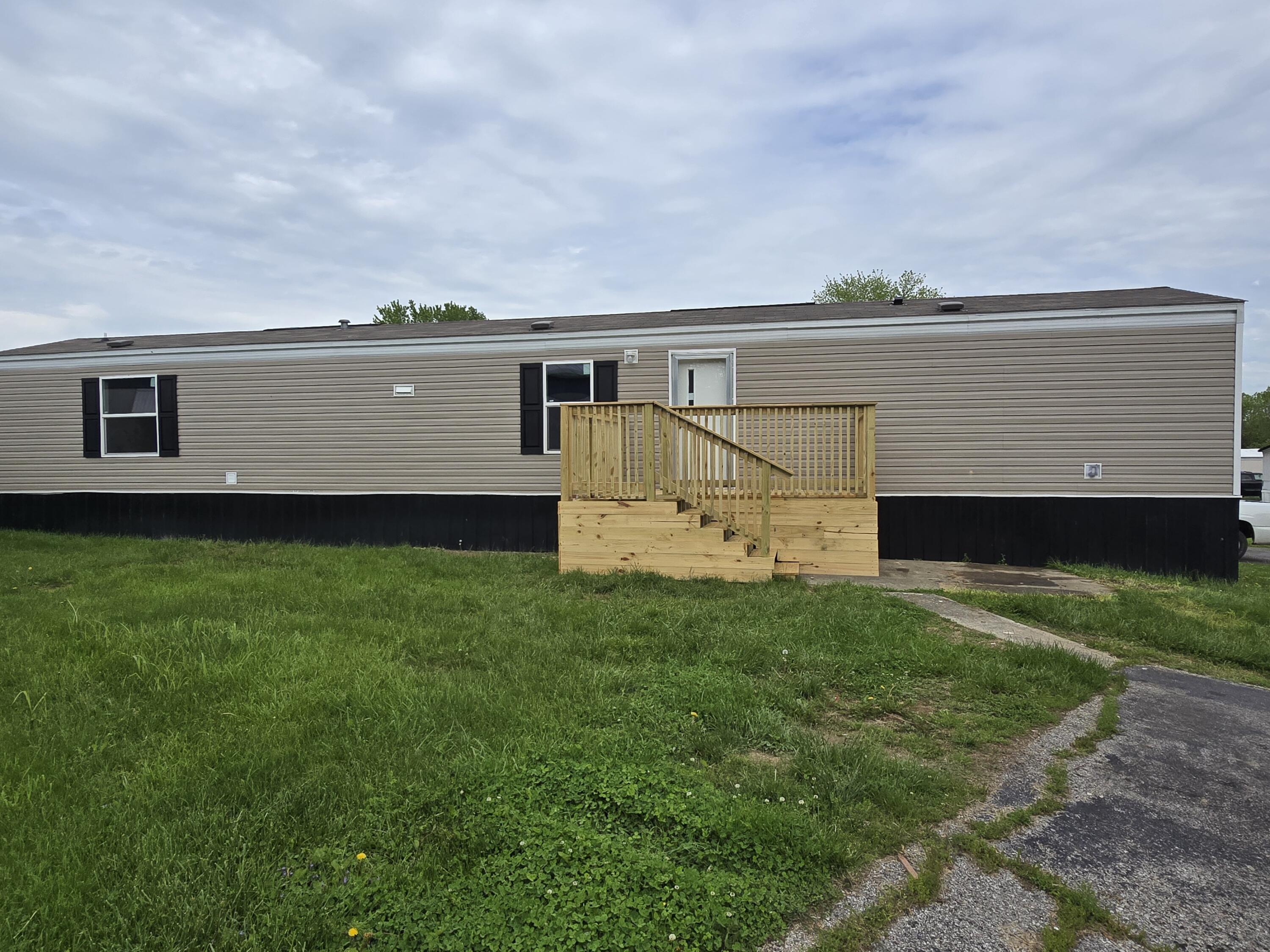 706 Williamsburg Drive Property Photo 1