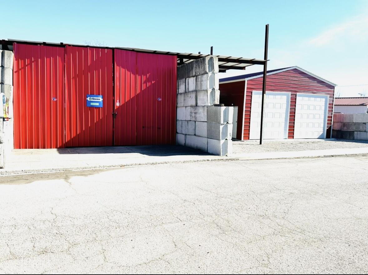 1080 Commercial Drive Property Photo