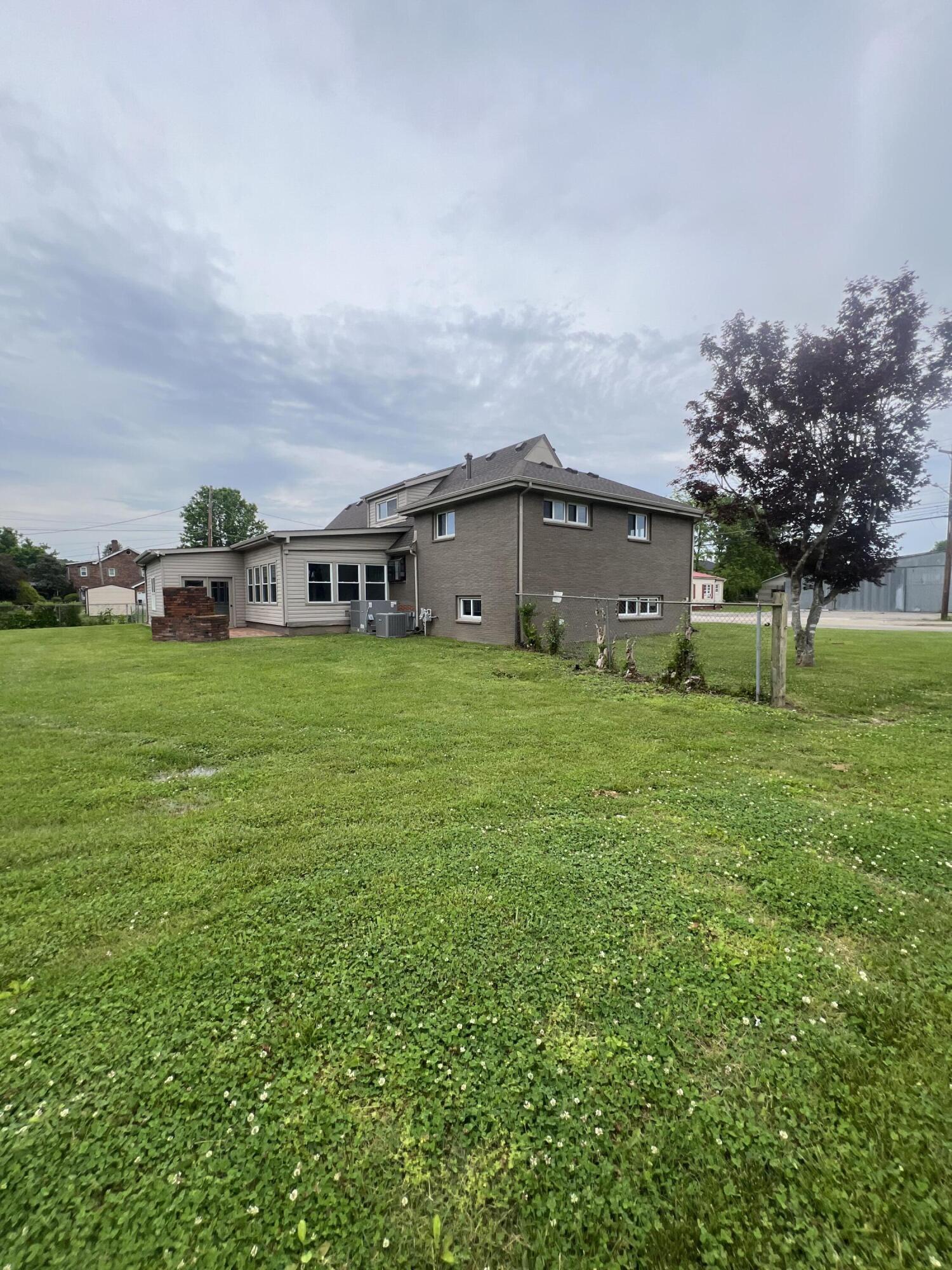 825 N Main Street Property Photo 6