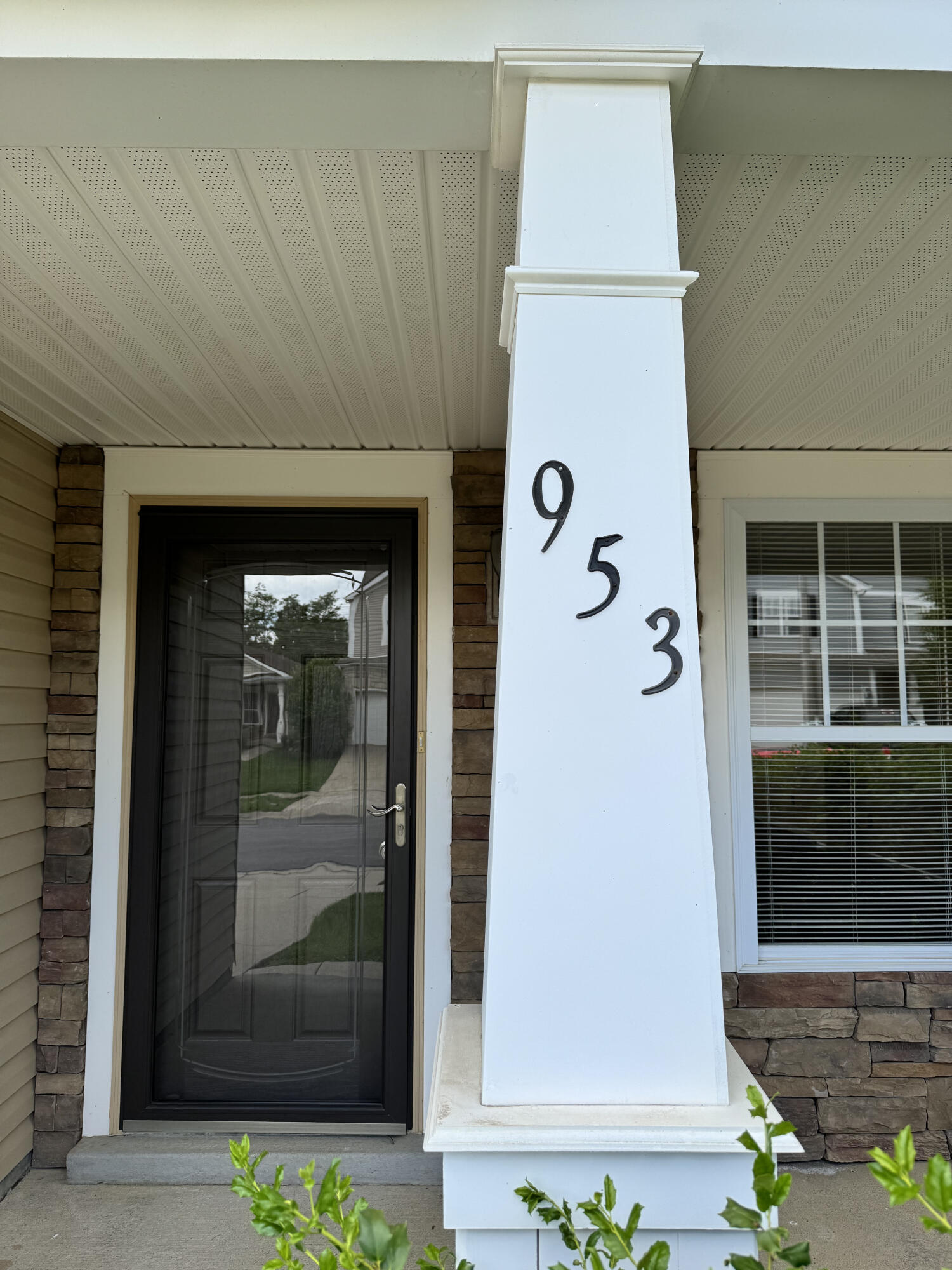 953 Applecross Drive Property Photo 1