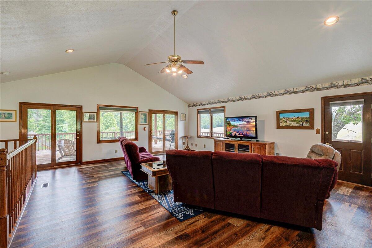 2630 Steadmantown Lane Property Photo 15