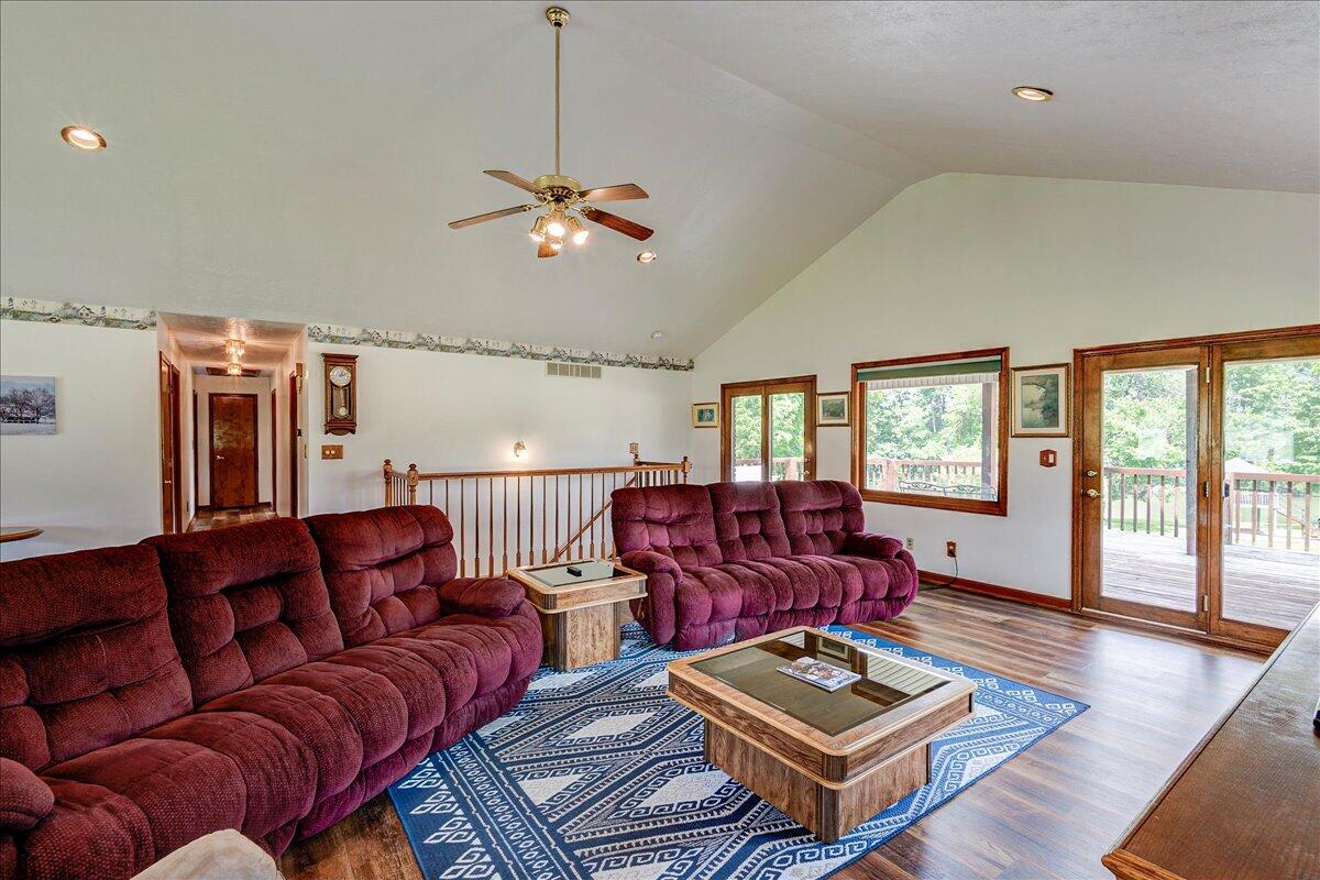 2630 Steadmantown Lane Property Photo 19