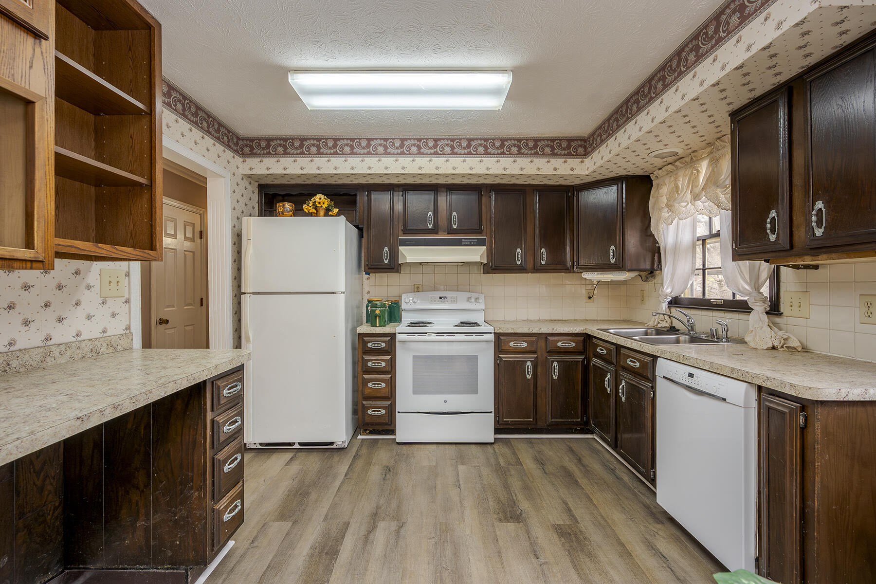 4372 Clemens Drive Property Photo 3