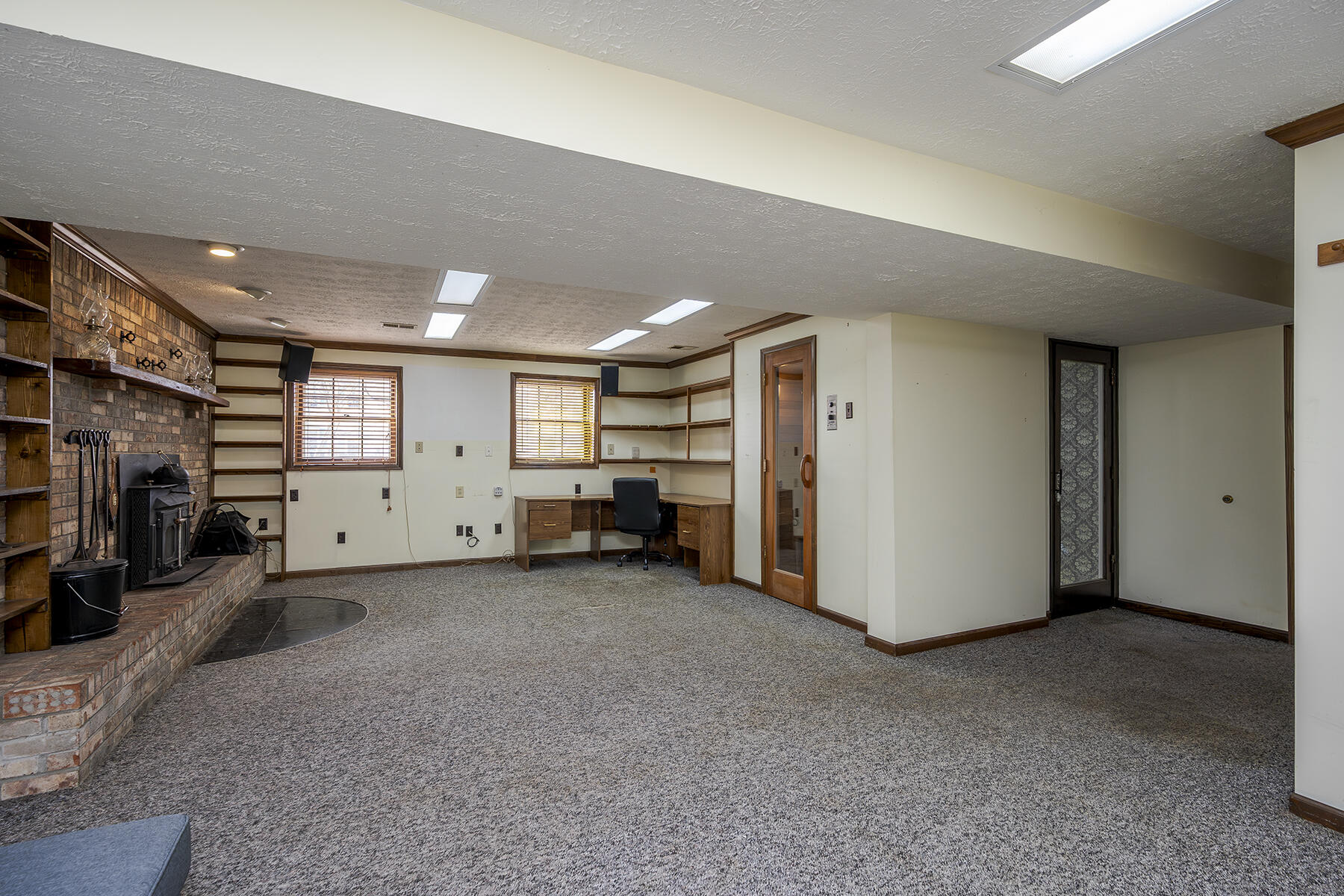 4372 Clemens Drive Property Photo 4