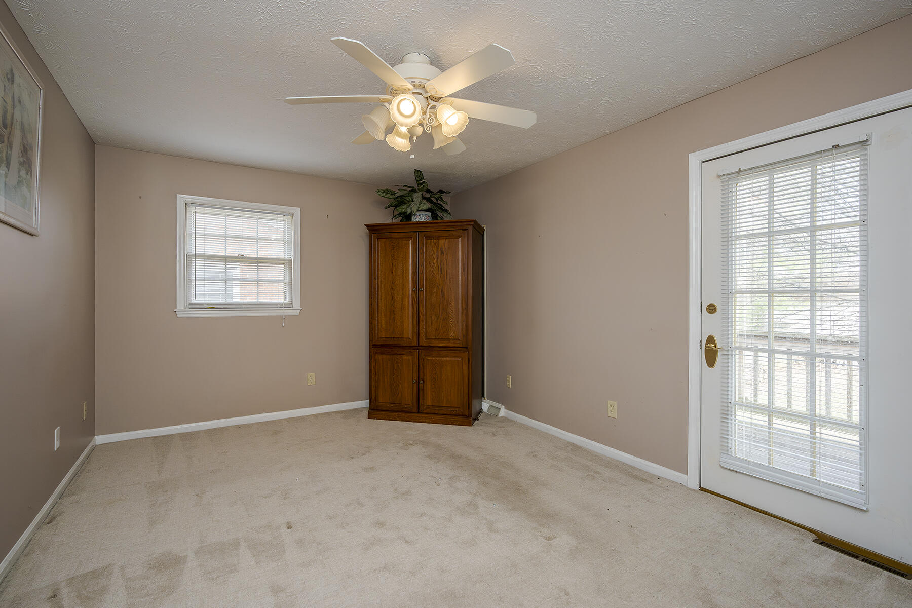4372 Clemens Drive Property Photo 14