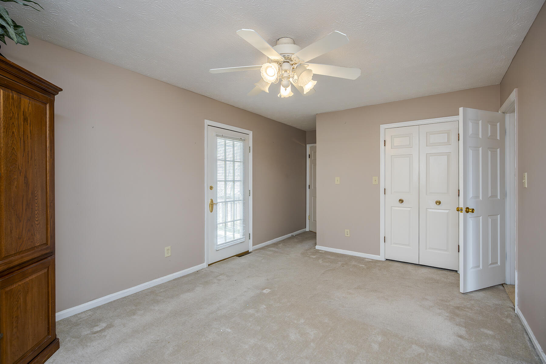 4372 Clemens Drive Property Photo 15