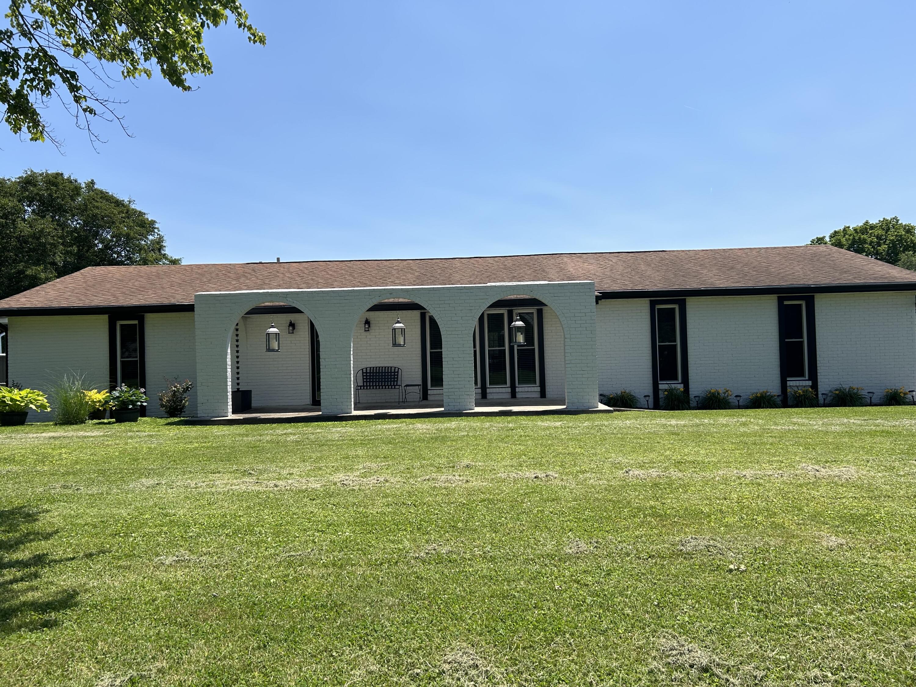 609 Clintonville Road Property Photo 1