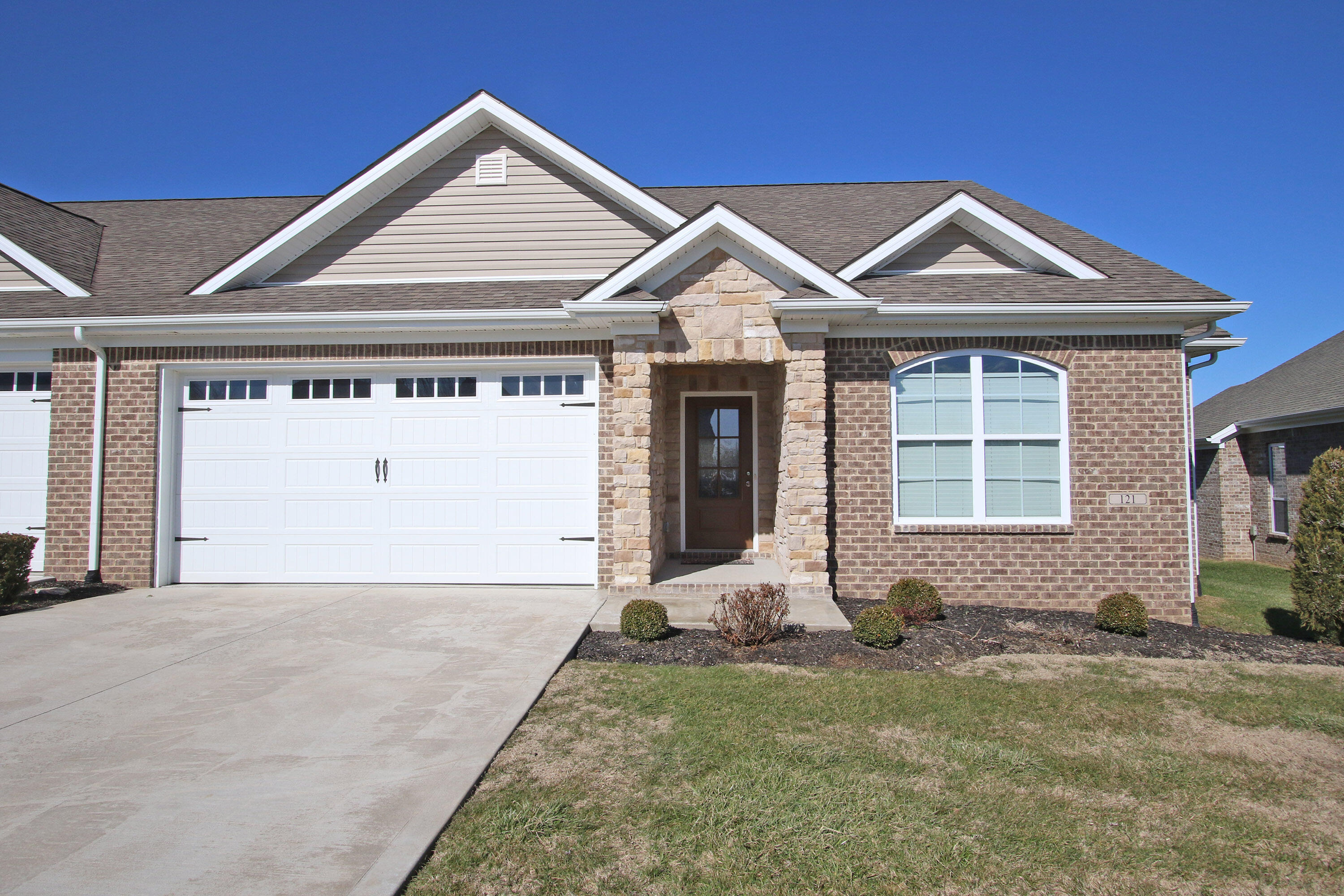 121 Amick Way Property Photo 1