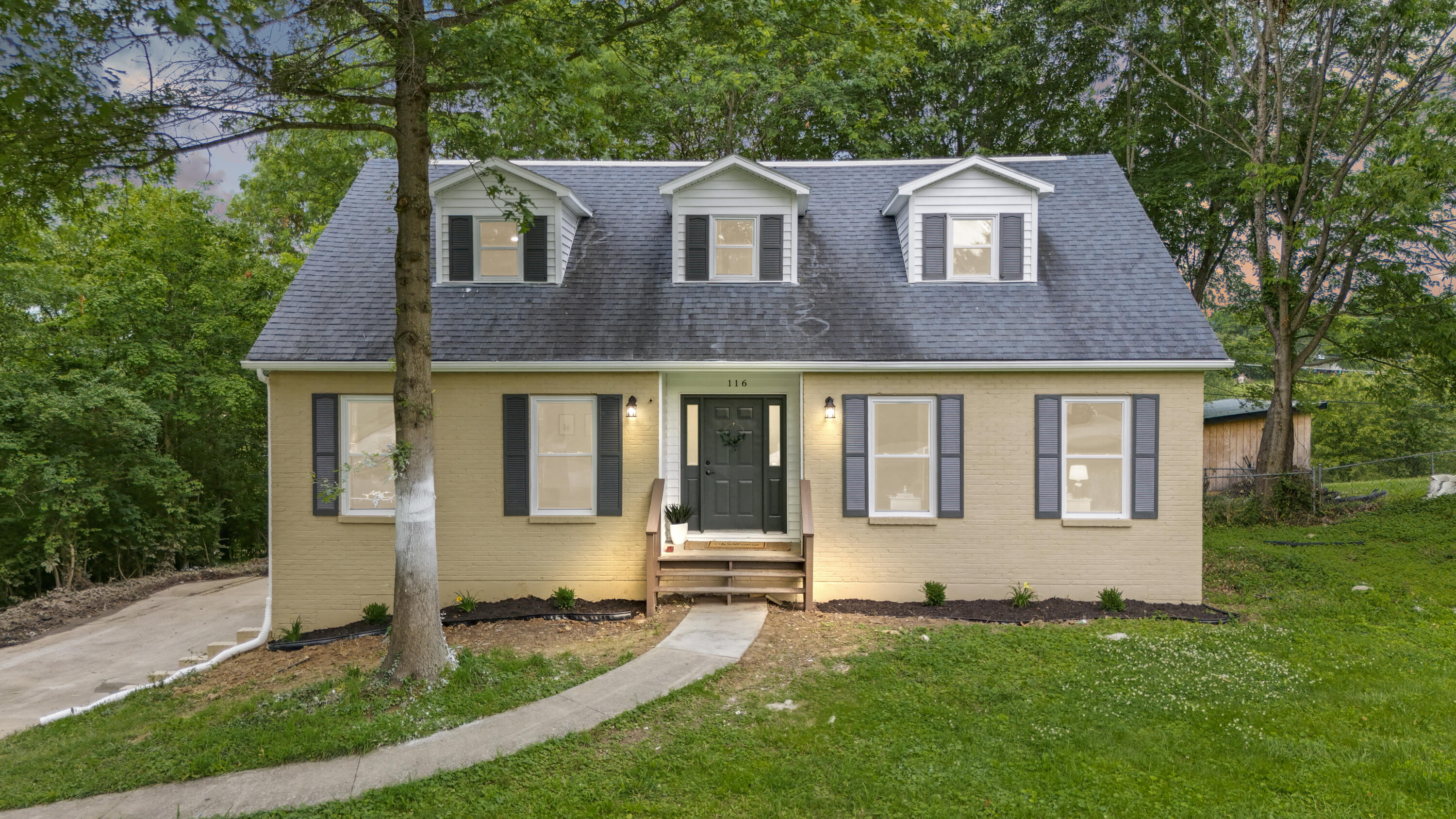 116 Carlton Court Property Photo 1